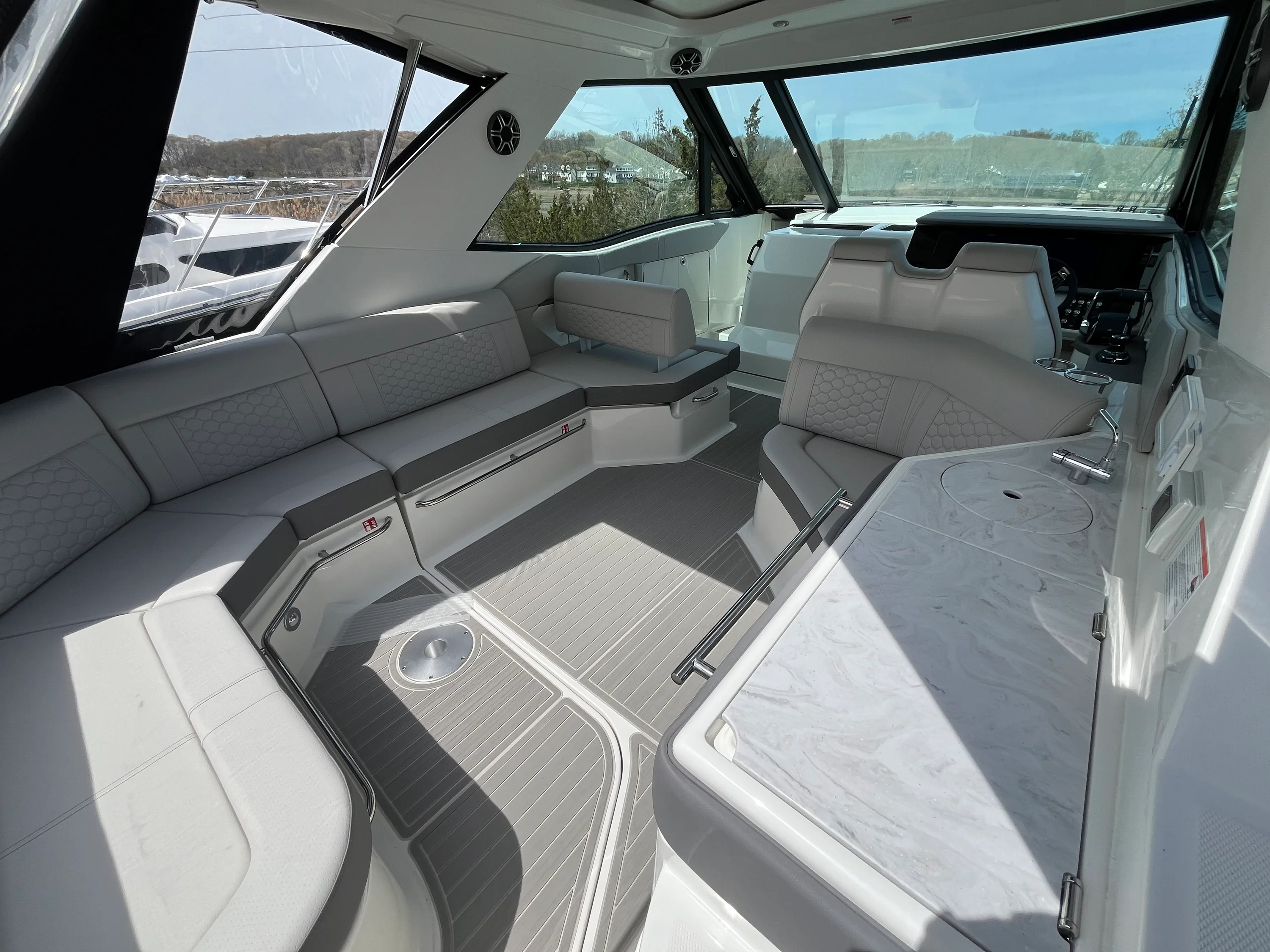 2026 Sea Ray Sundancer 320 Outboard Image Thumbnail #4