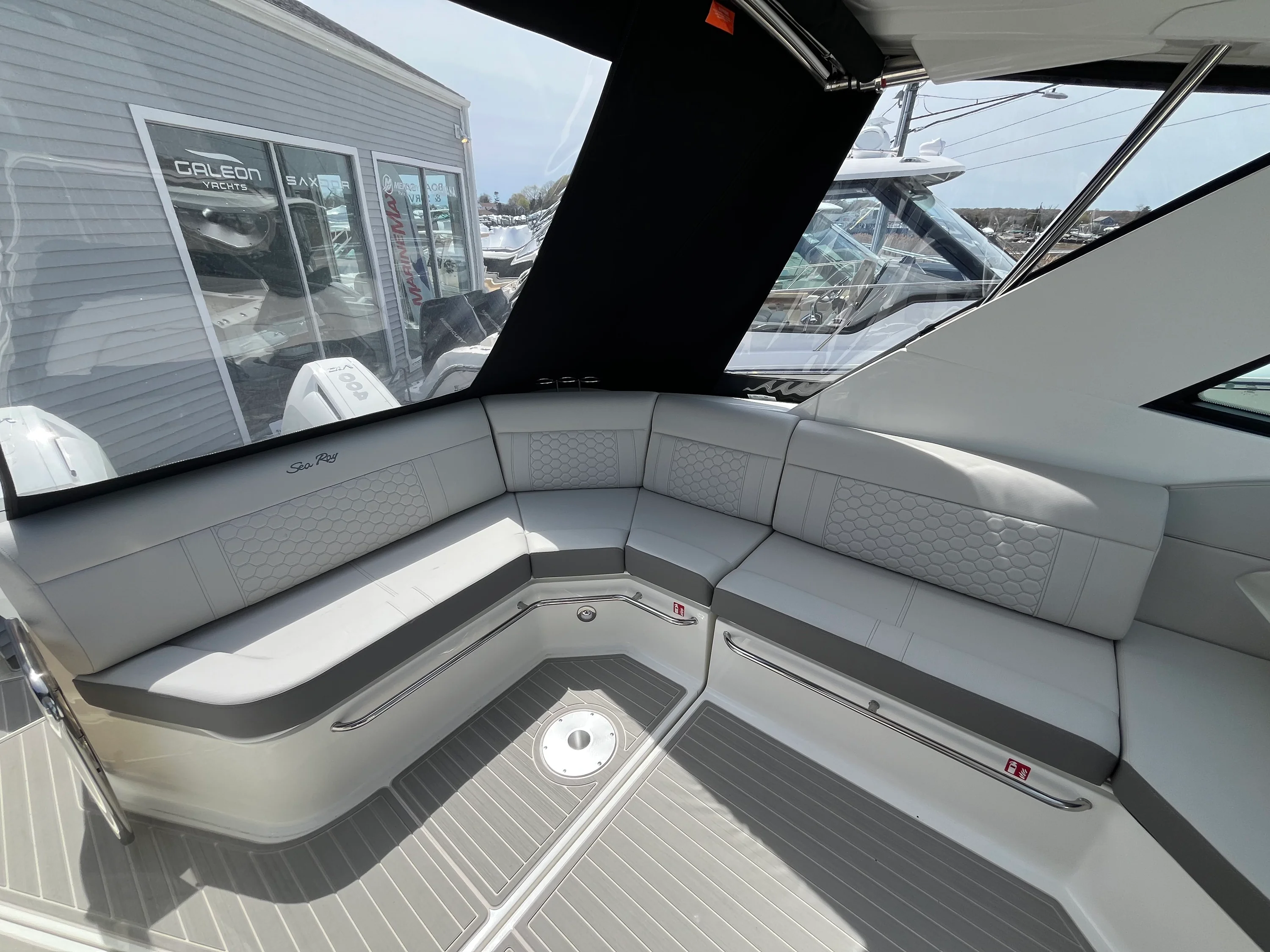 2026 Sea Ray Sundancer 320 Outboard Image Thumbnail #7