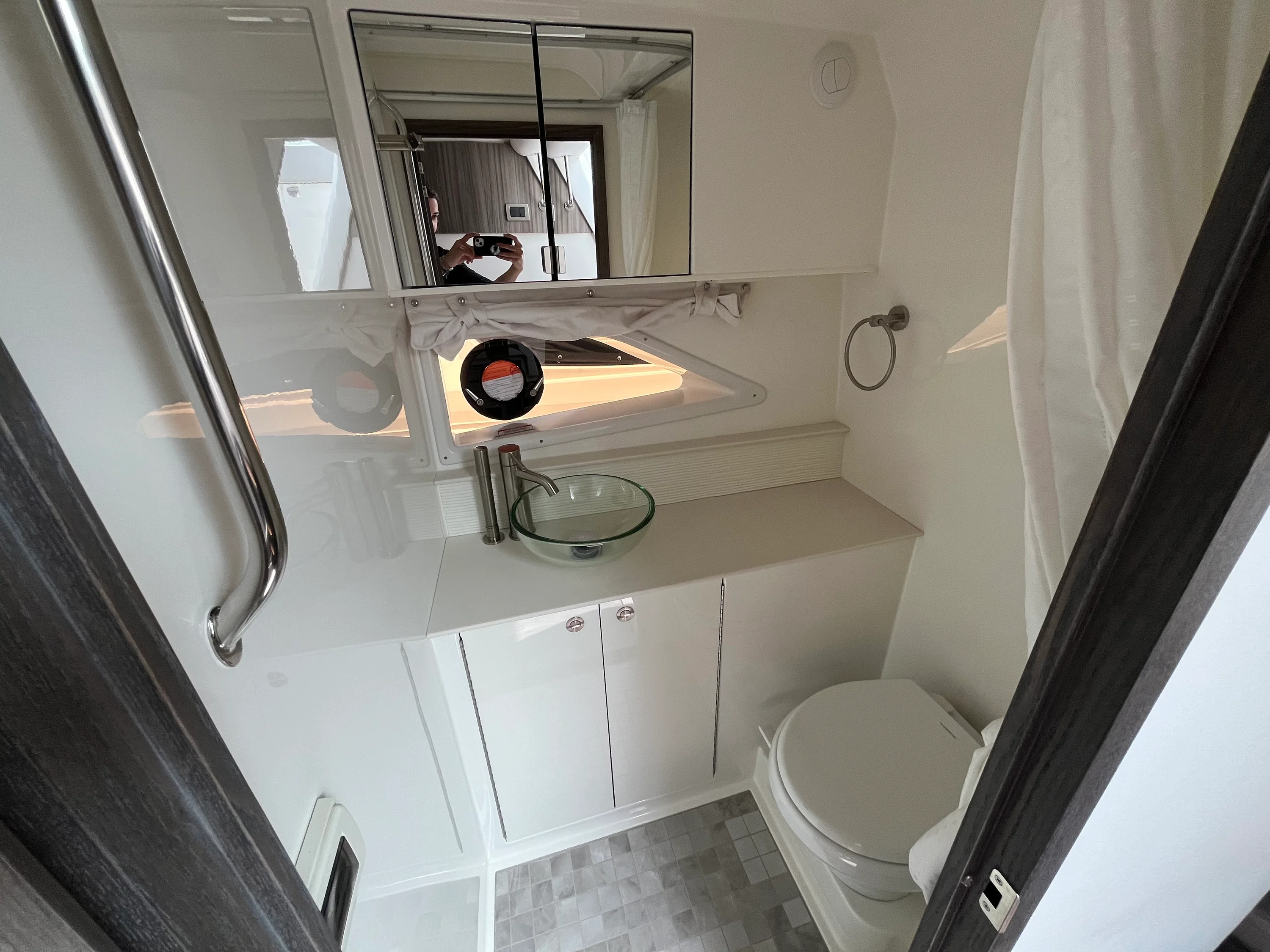2026 Sea Ray Sundancer 320 Outboard Image Thumbnail #25