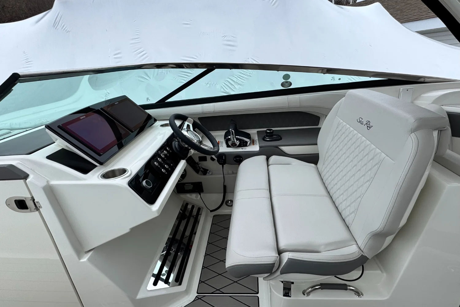 2026 Sea Ray SLX 310 Outboard Image Thumbnail #31