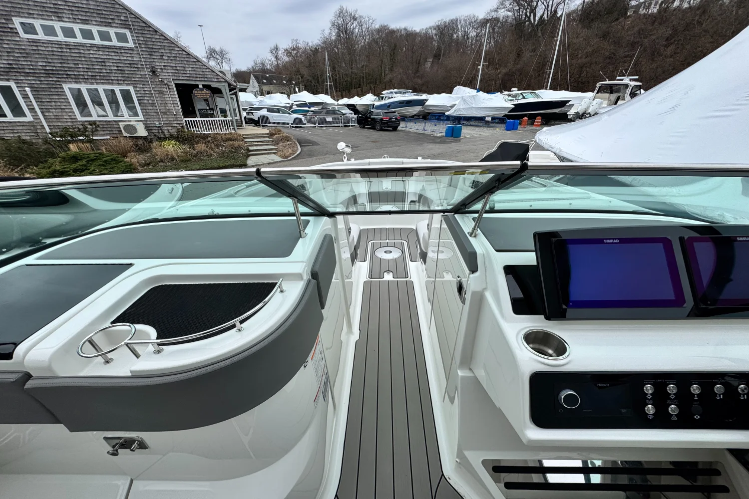 2026 Sea Ray SLX 310 Outboard Image Thumbnail #38