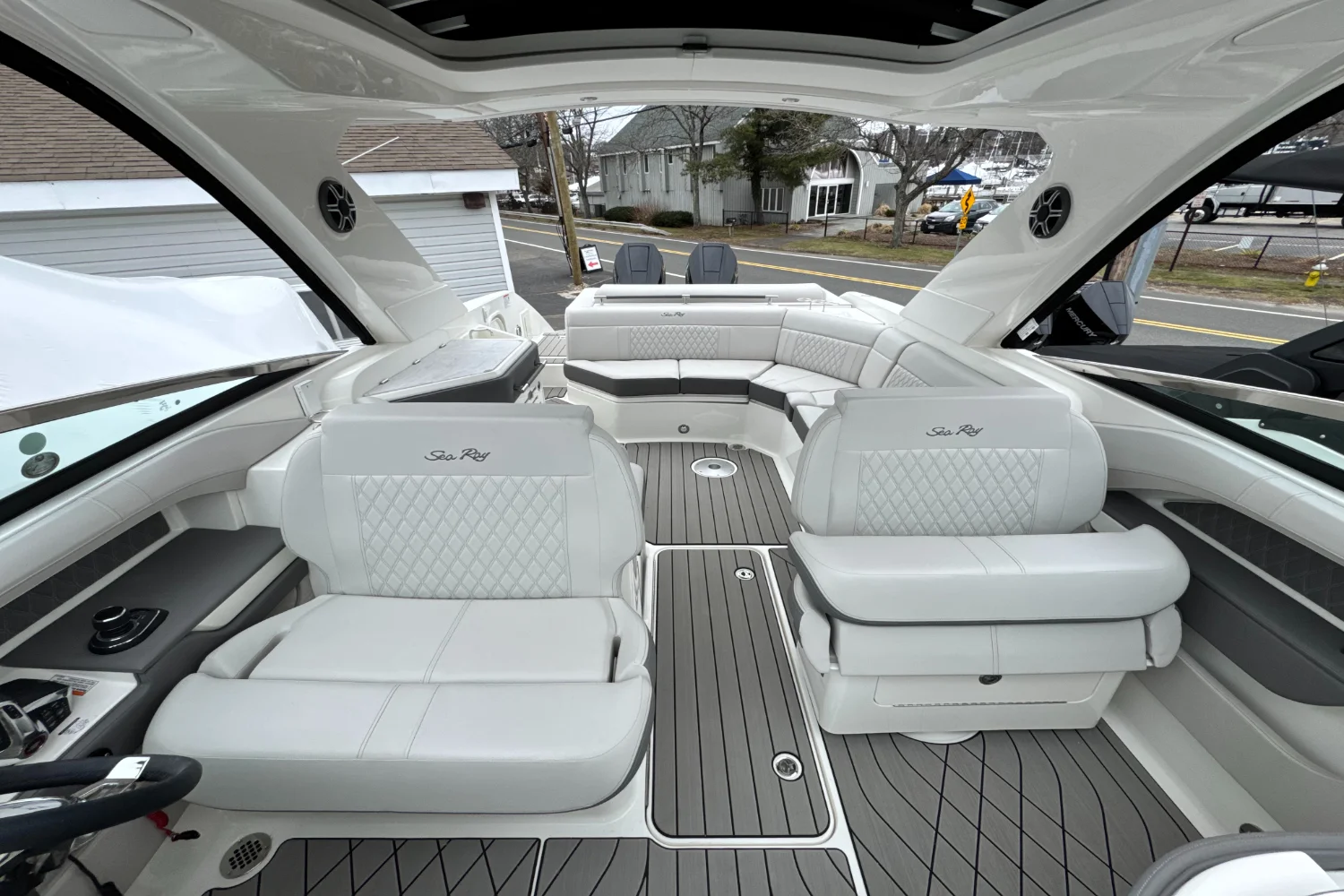 2026 Sea Ray SLX 310 Outboard Image Thumbnail #28