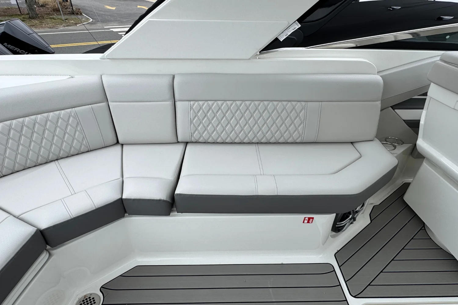 2026 Sea Ray SLX 310 Outboard Image Thumbnail #26