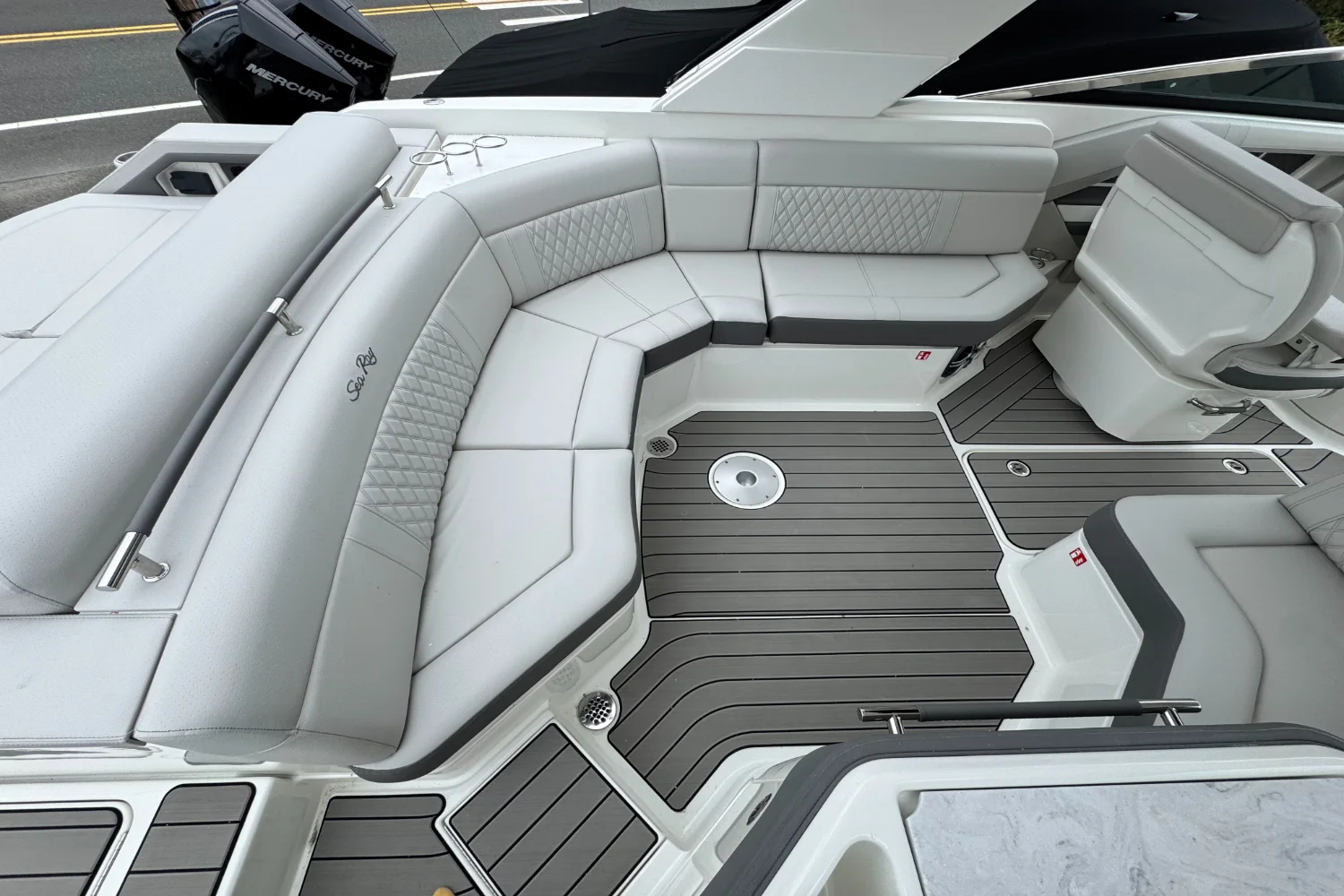 2026 Sea Ray SLX 310 Outboard Image Thumbnail #20