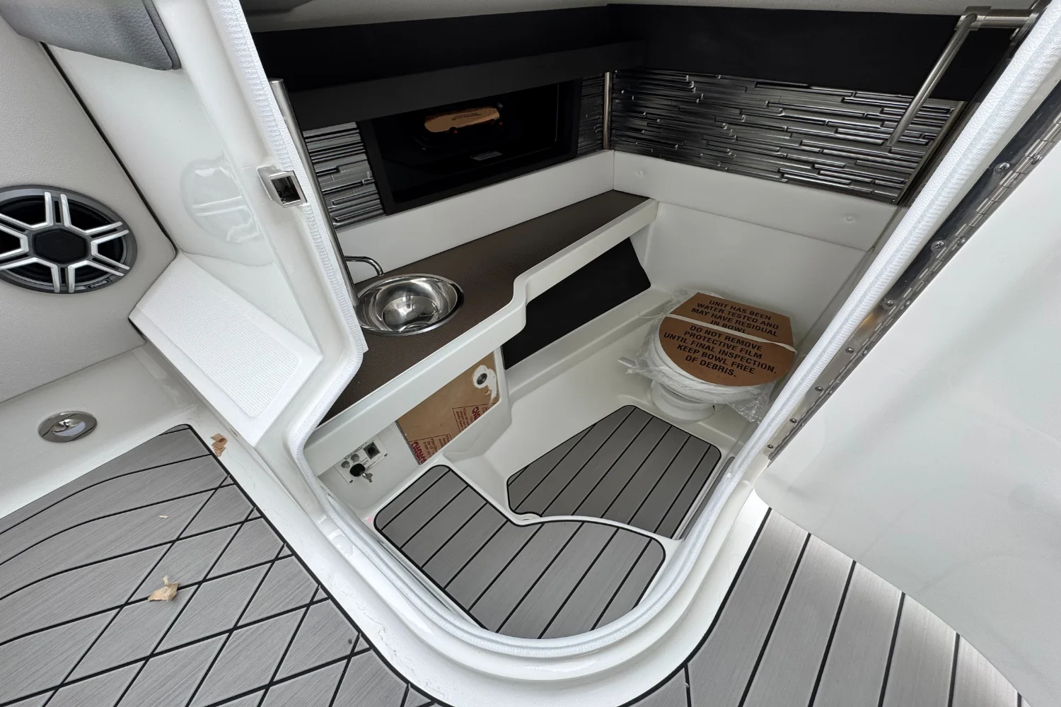 2026 Sea Ray SLX 310 Outboard Image Thumbnail #36