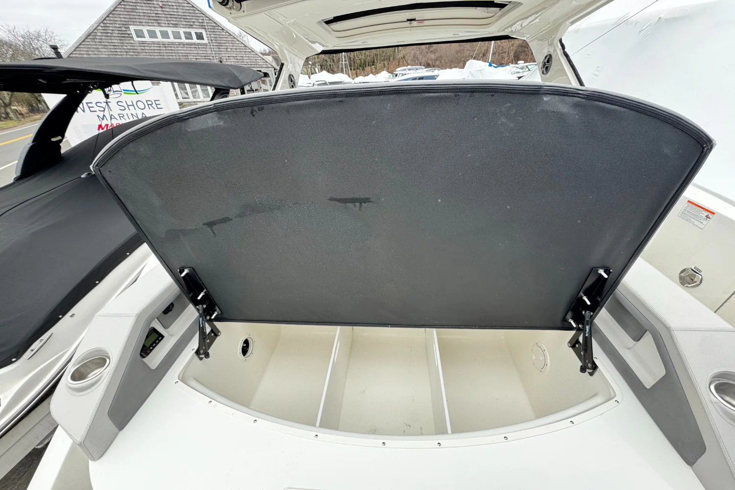 2026 Sea Ray SLX 310 Outboard Image Thumbnail #11