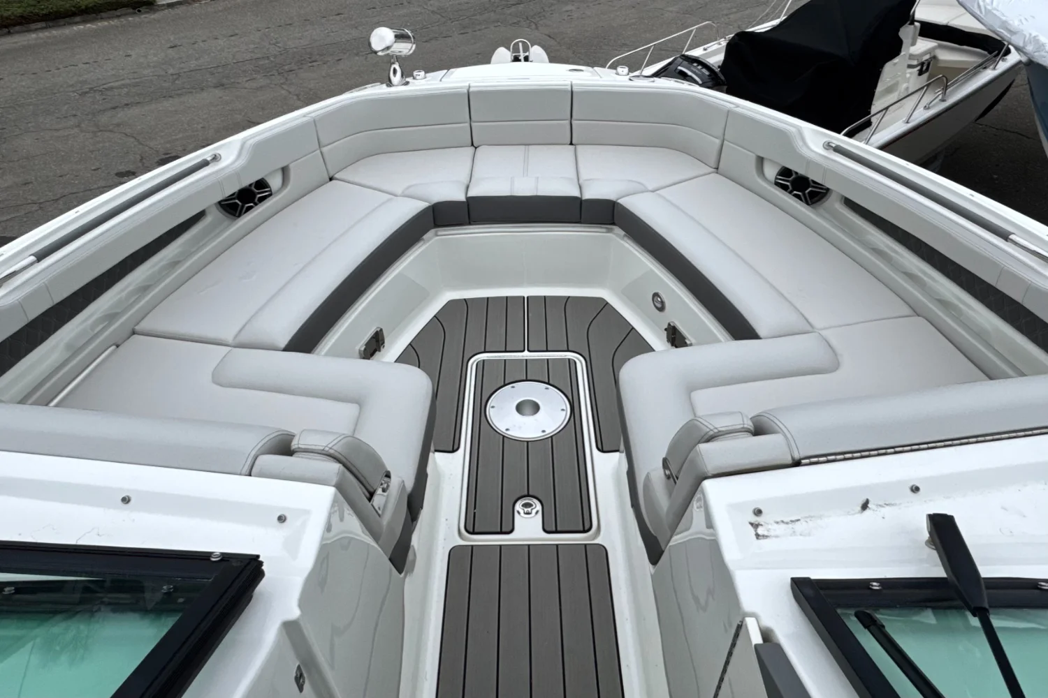 2026 Sea Ray SLX 310 Outboard Image Thumbnail #40