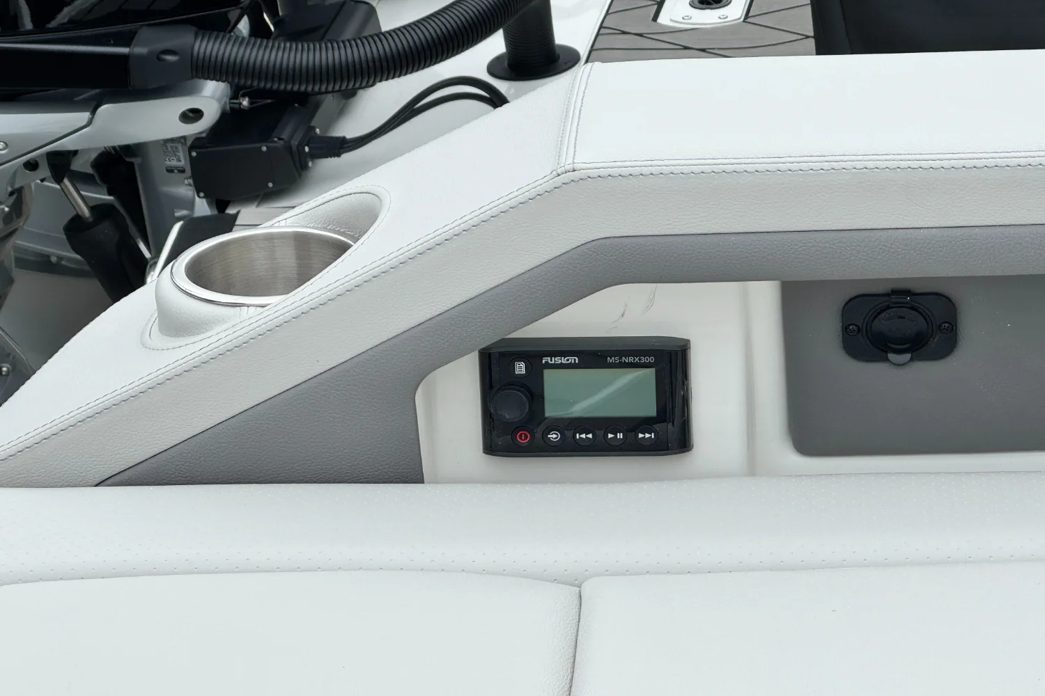 2026 Sea Ray SLX 310 Outboard Image Thumbnail #12