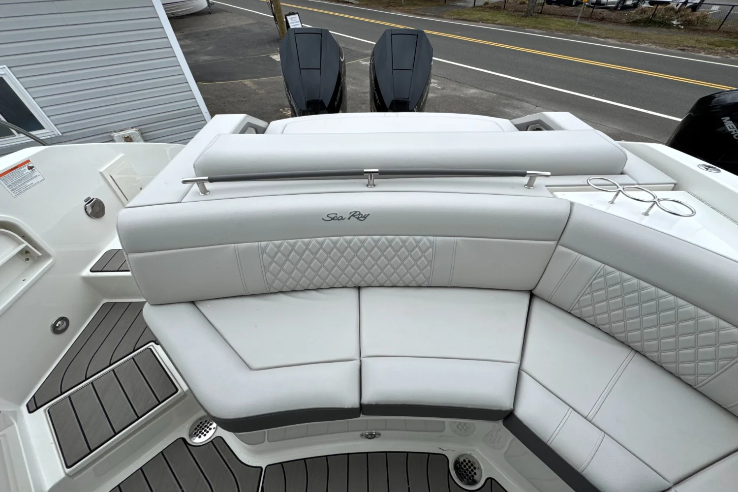 2026 Sea Ray SLX 310 Outboard Image Thumbnail #17