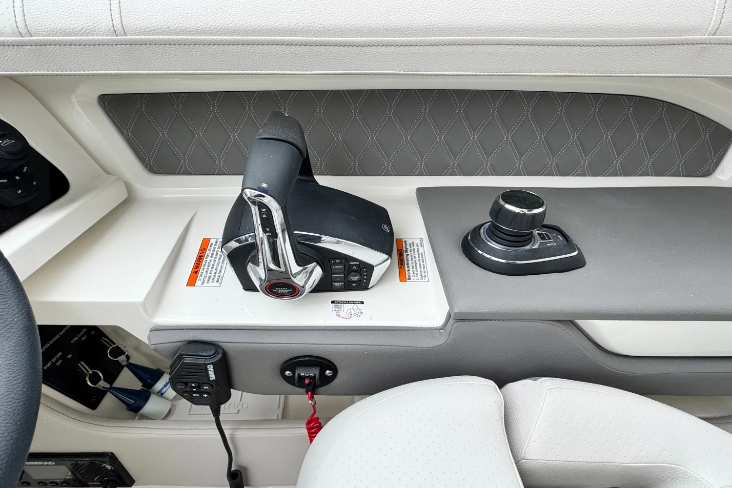 2026 Sea Ray SLX 310 Outboard Image Thumbnail #32