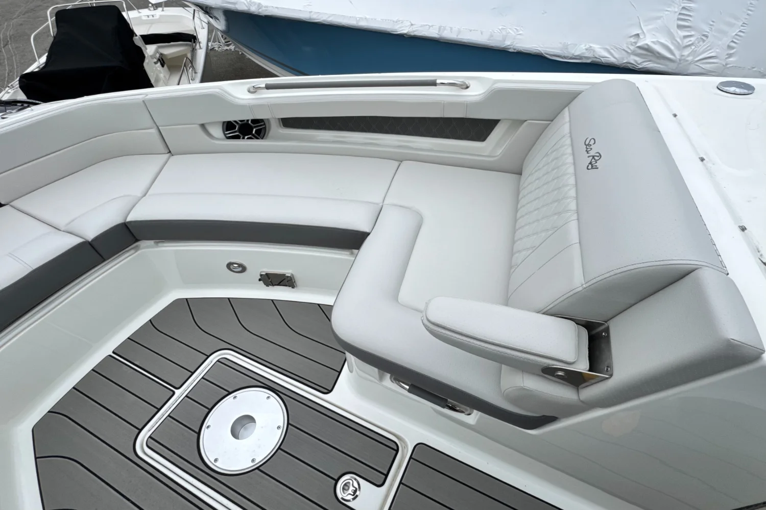 2026 Sea Ray SLX 310 Outboard Image Thumbnail #42