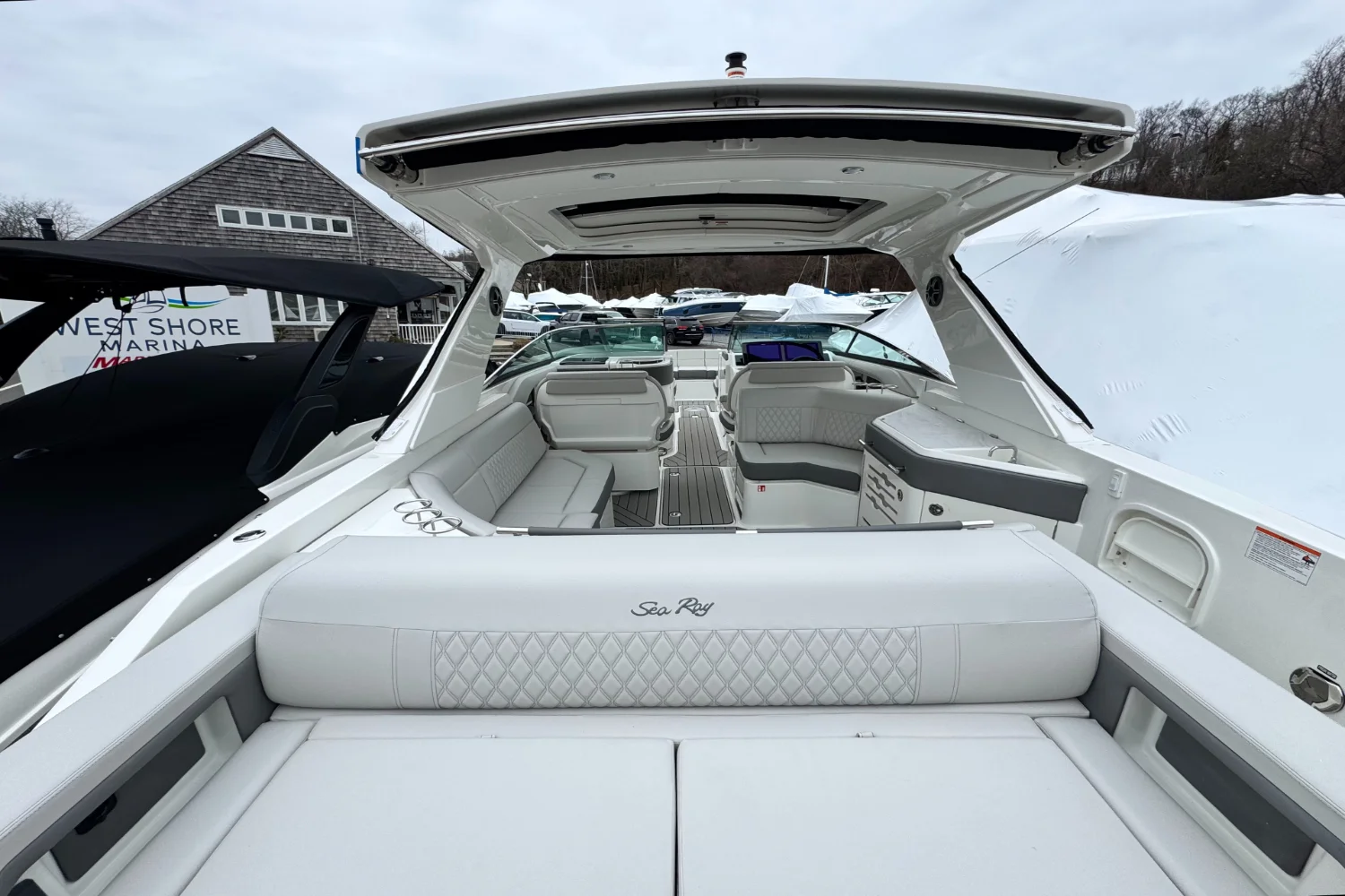 2026 Sea Ray SLX 310 Outboard Image Thumbnail #15