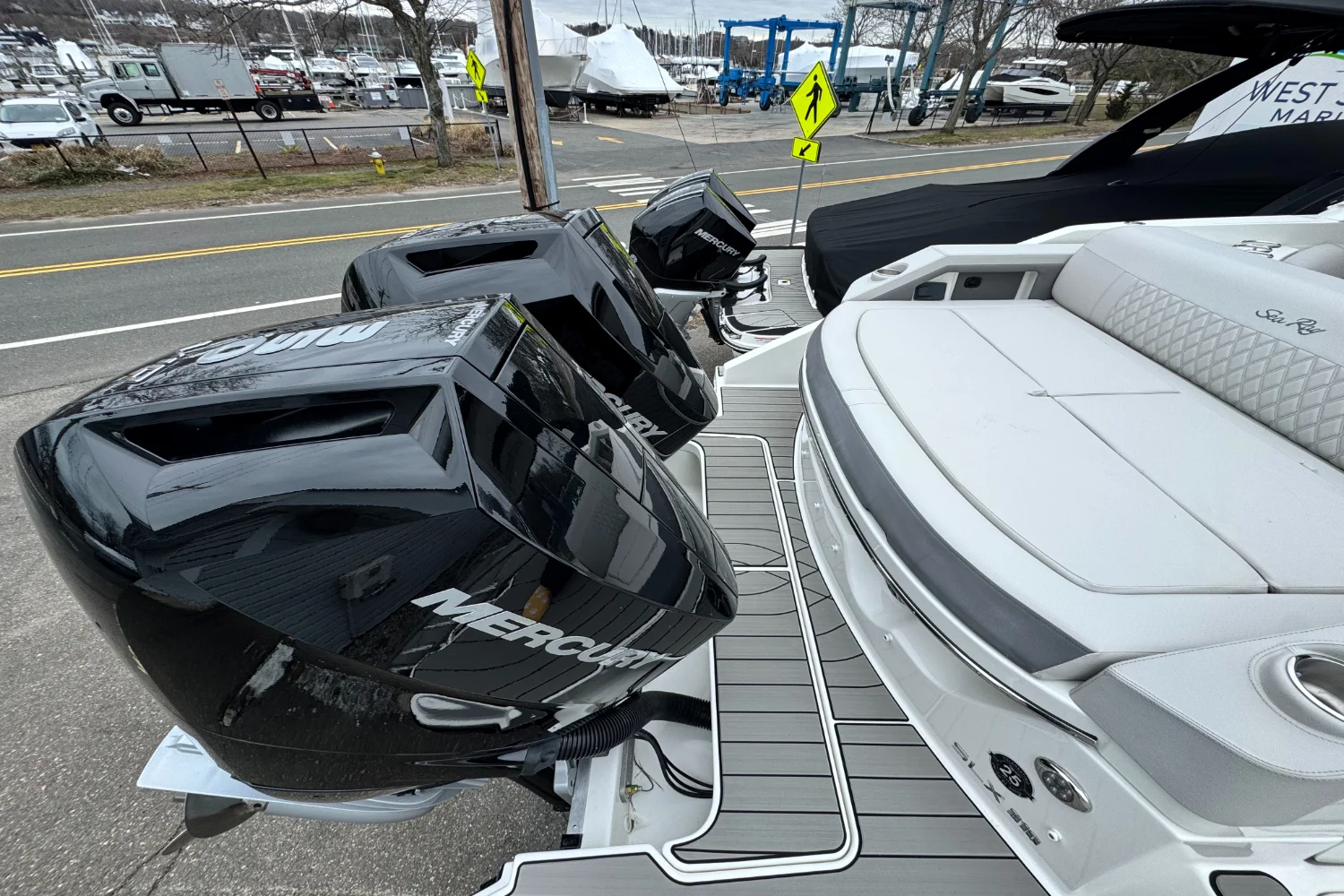 2026 Sea Ray SLX 310 Outboard Image Thumbnail #6