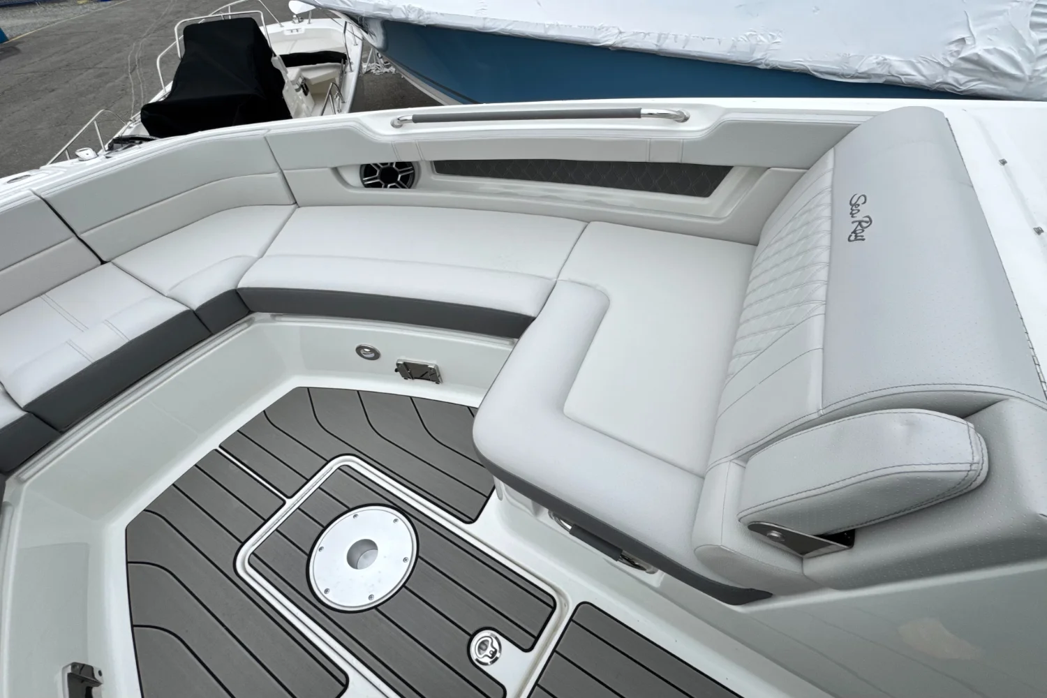 2026 Sea Ray SLX 310 Outboard Image Thumbnail #41