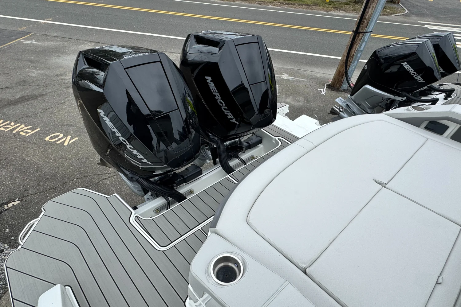 2026 Sea Ray SLX 310 Outboard Image Thumbnail #7