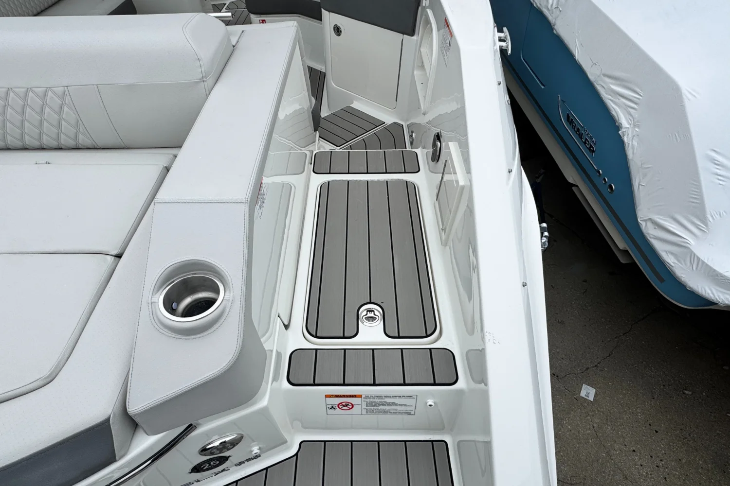 2026 Sea Ray SLX 310 Outboard Image Thumbnail #13