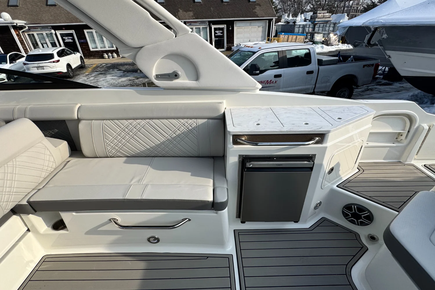 2026 Sea Ray SDX 290 Outboard Image Thumbnail #18