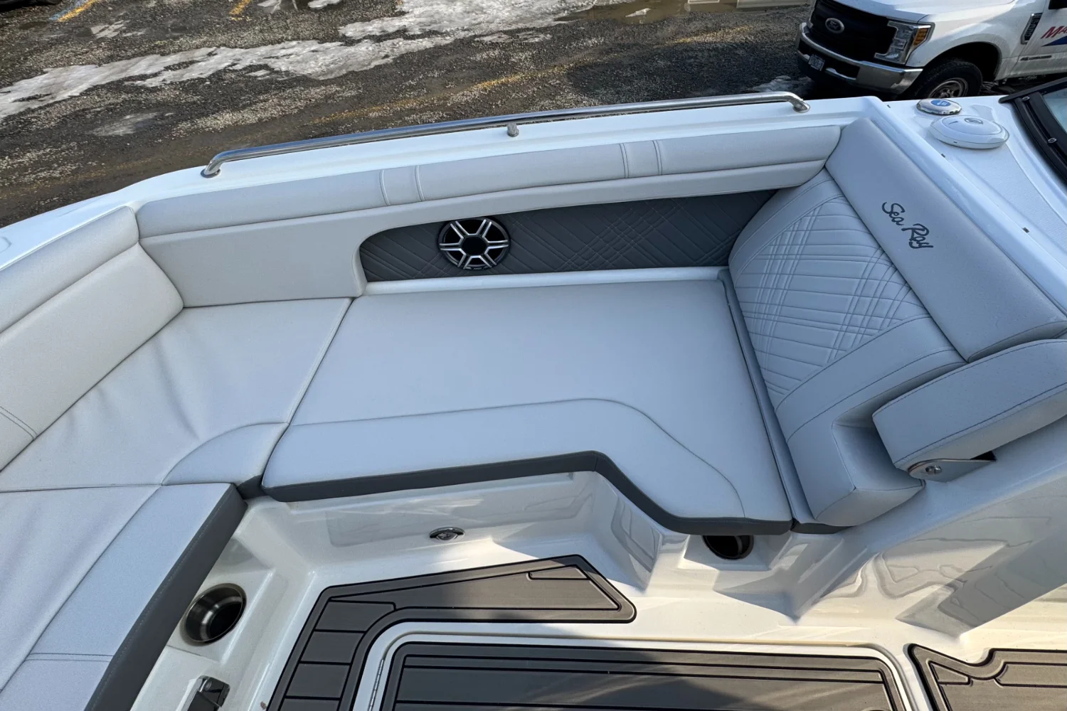 2026 Sea Ray SDX 290 Outboard Image Thumbnail #40