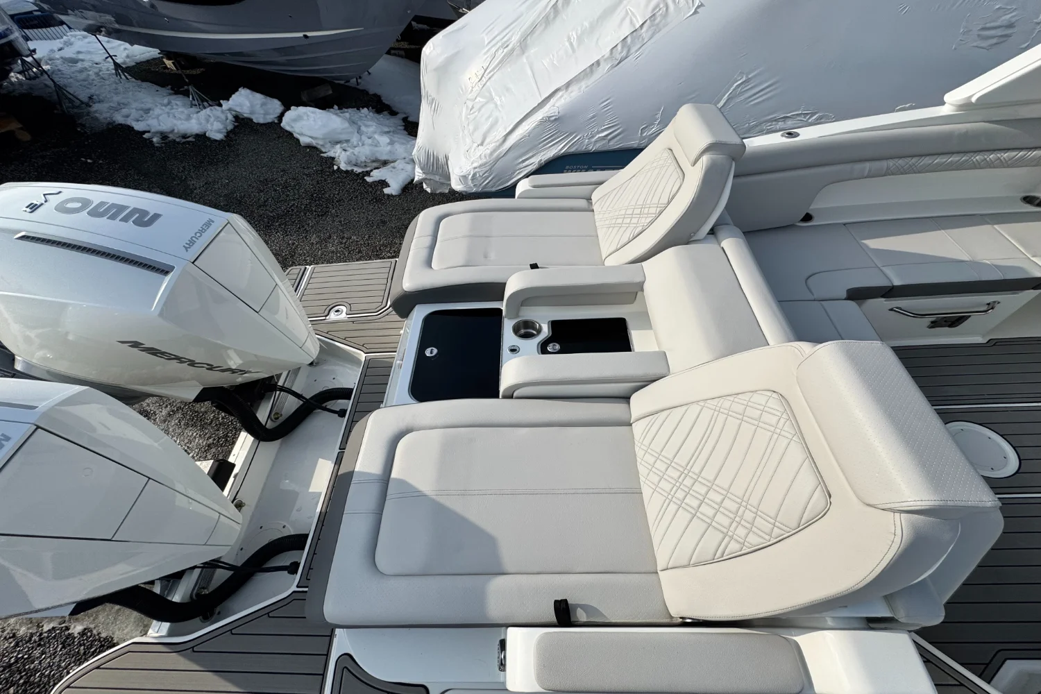 2026 Sea Ray SDX 290 Outboard Image Thumbnail #9