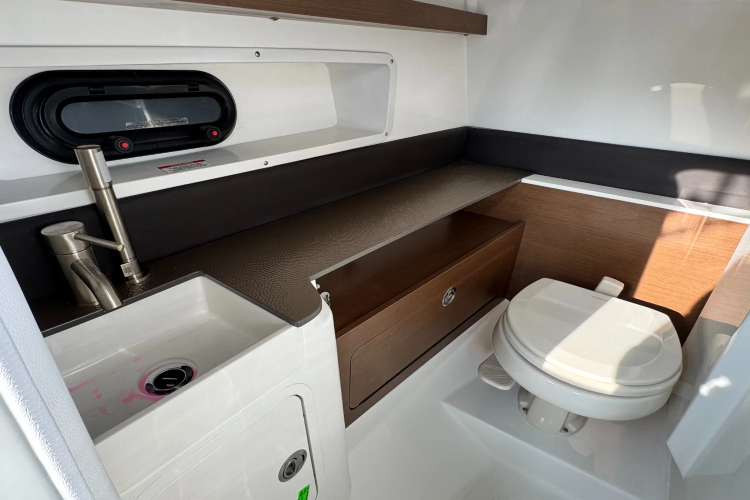 2026 Sea Ray SDX 290 Outboard Image Thumbnail #35