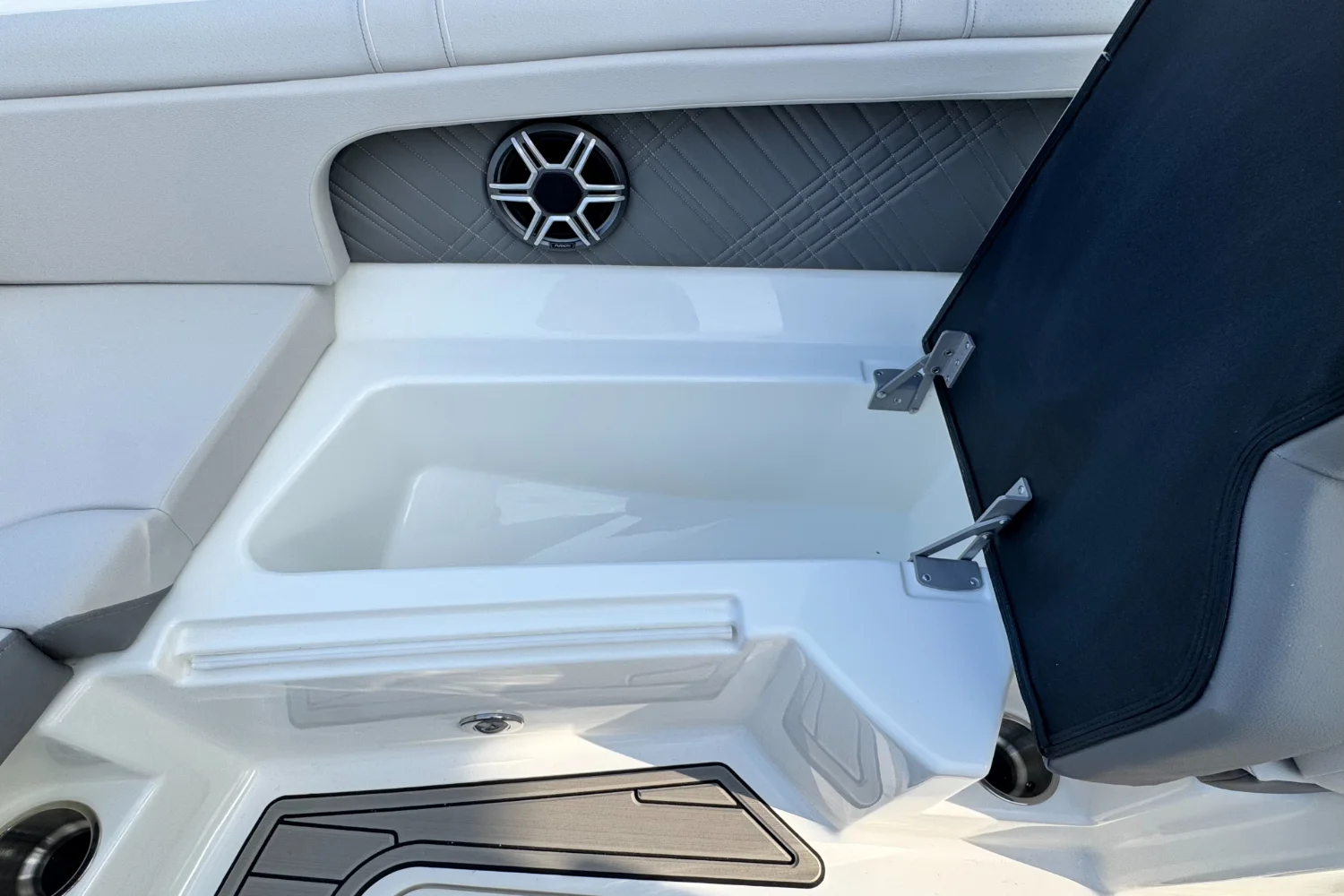 2026 Sea Ray SDX 290 Outboard Image Thumbnail #42