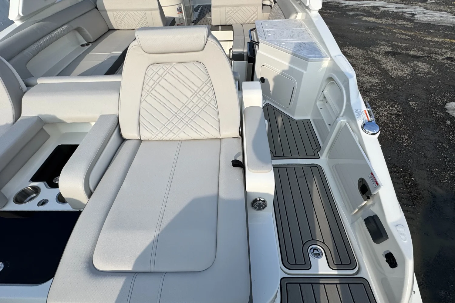 2026 Sea Ray SDX 290 Outboard Image Thumbnail #8