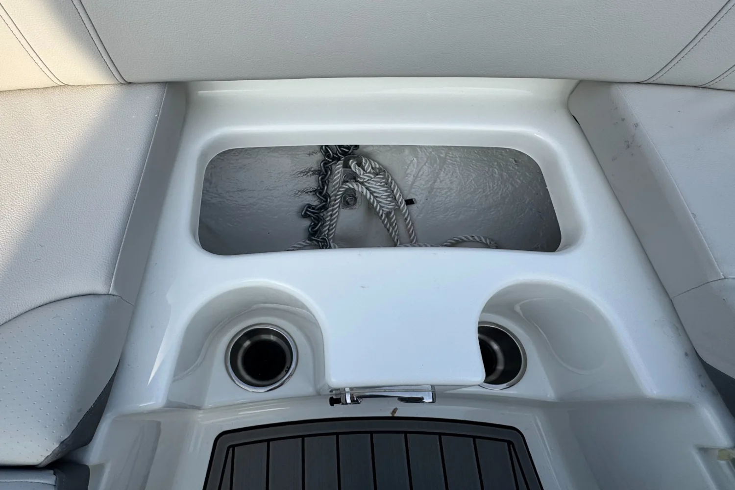 2026 Sea Ray SDX 290 Outboard Image Thumbnail #44