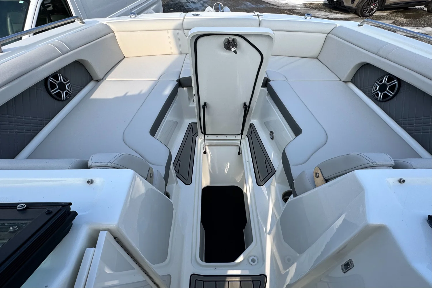 2026 Sea Ray SDX 290 Outboard Image Thumbnail #39