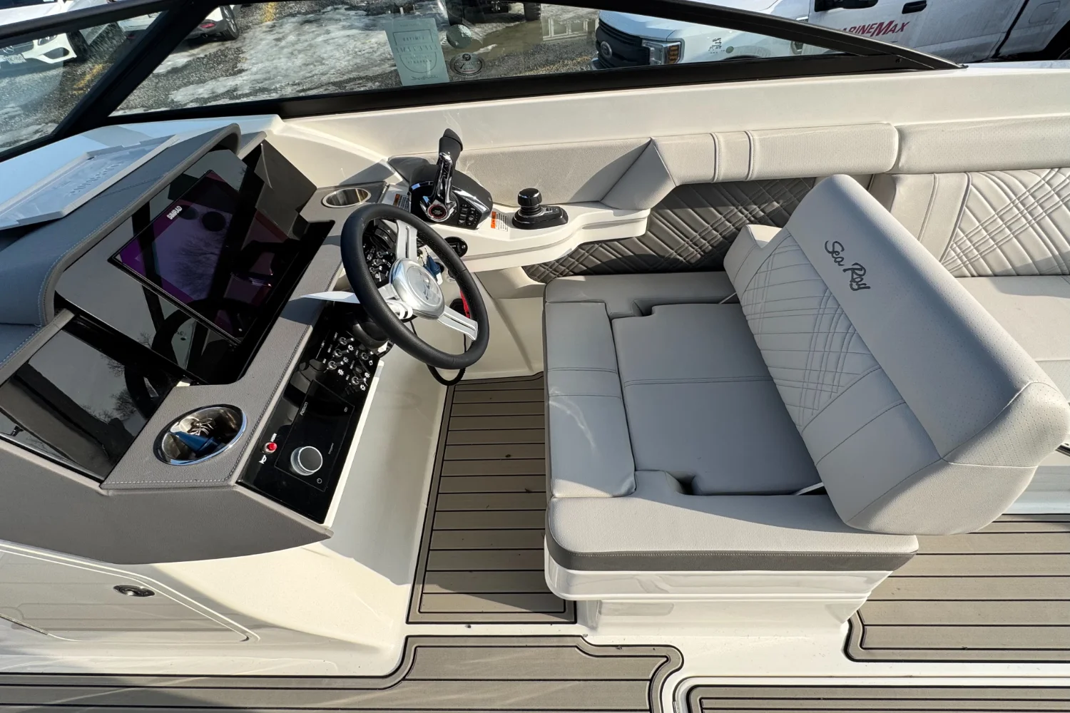 2026 Sea Ray SDX 290 Outboard Image Thumbnail #25