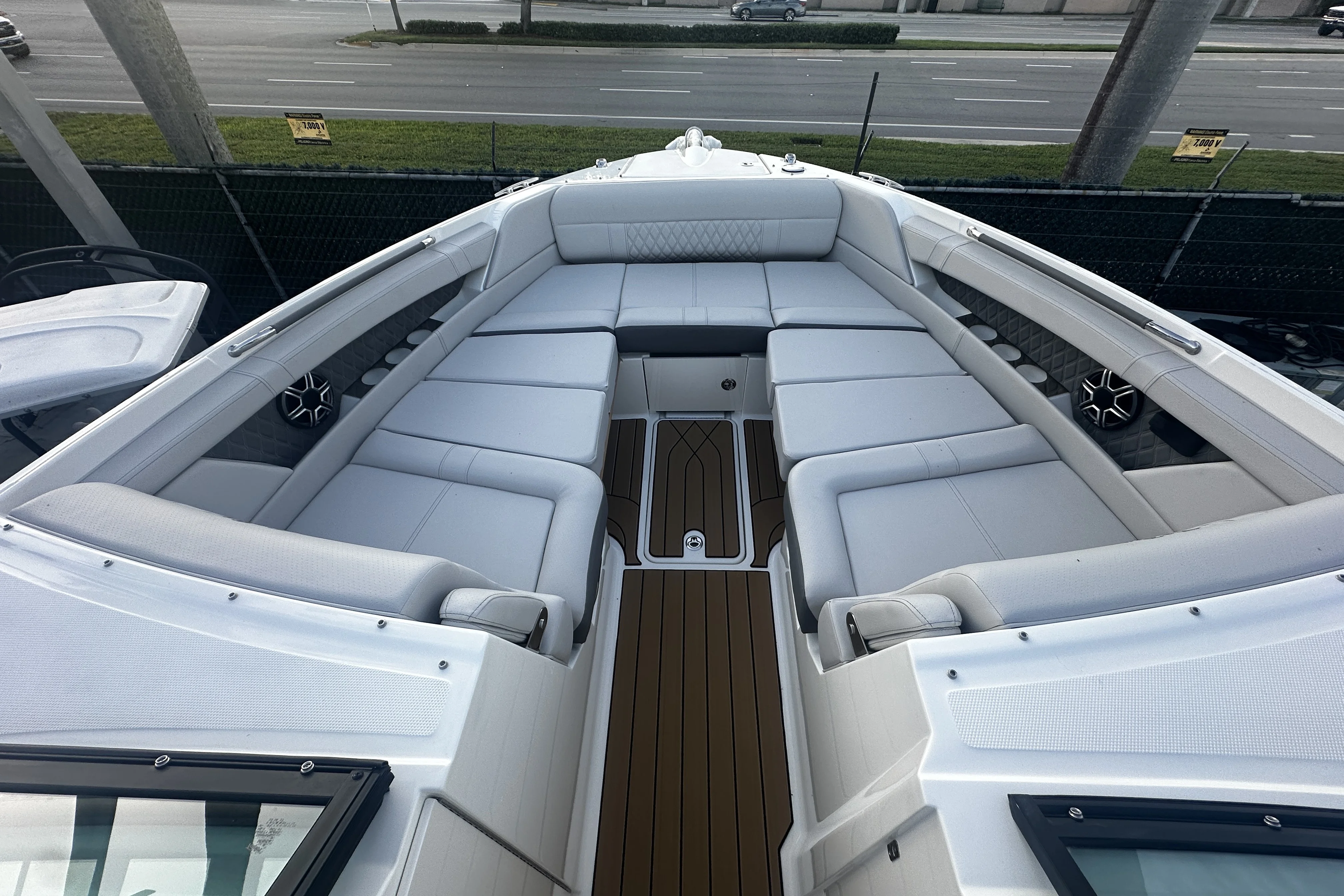 2026 Sea Ray SLX 350 Outboard Image Thumbnail #13