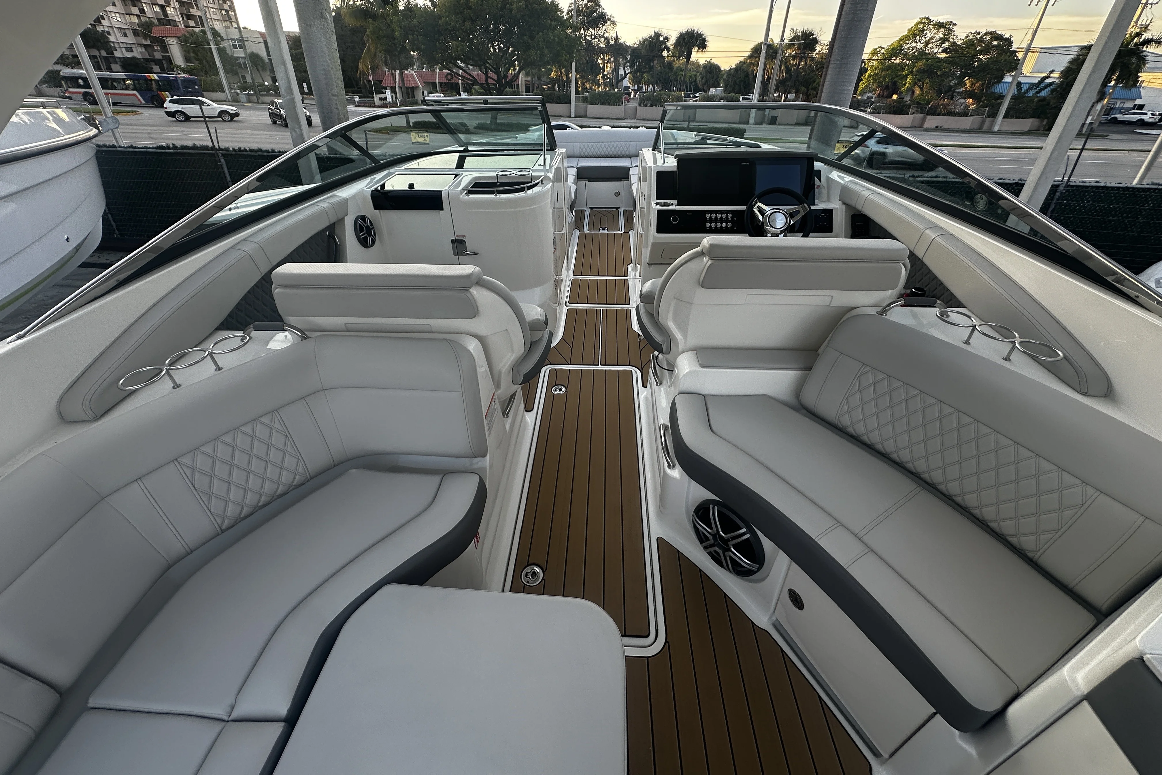 2026 Sea Ray SLX 350 Outboard Image Thumbnail #7