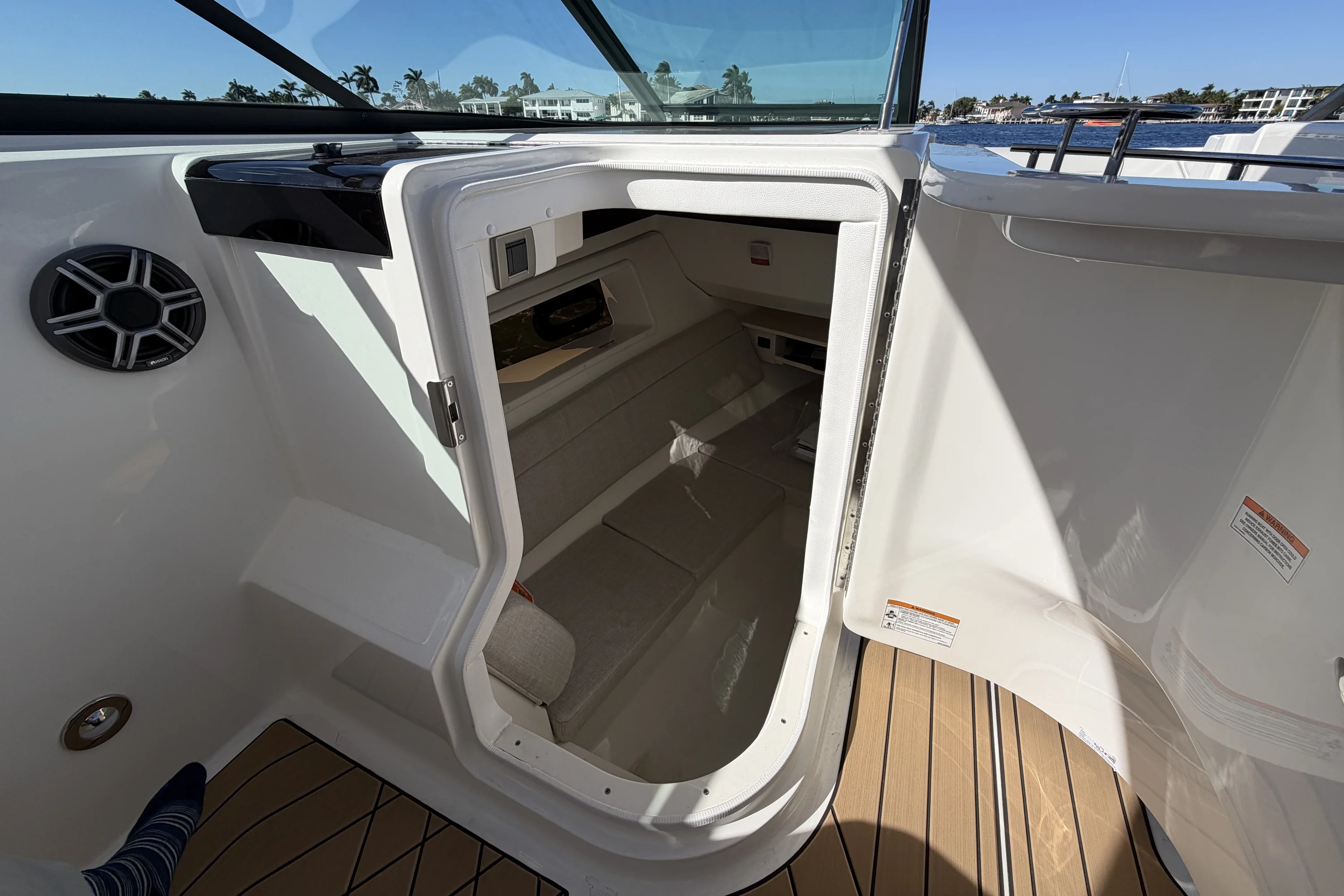 2026 Sea Ray SLX 350 Outboard Image Thumbnail #33