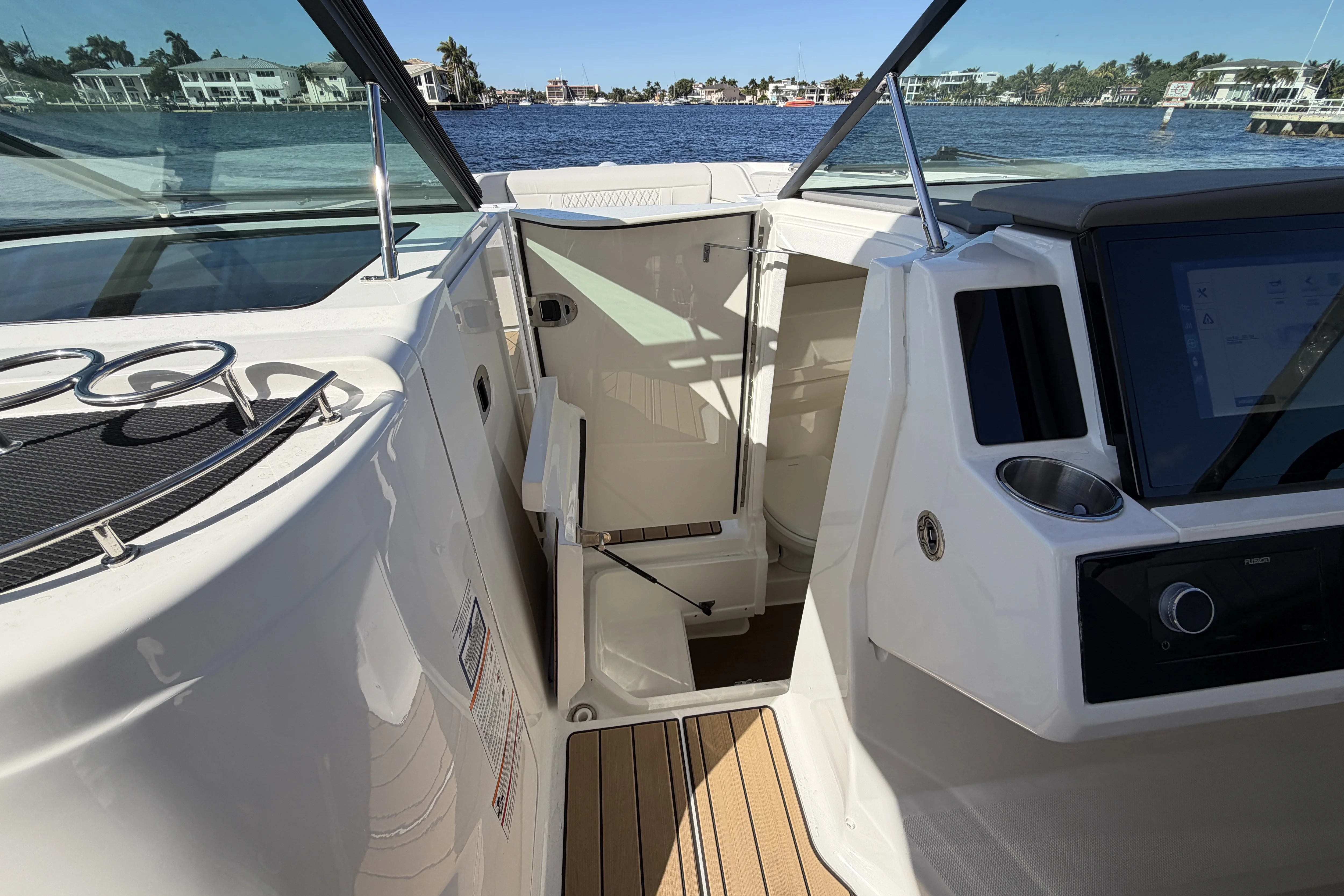 2026 Sea Ray SLX 350 Outboard Image Thumbnail #35