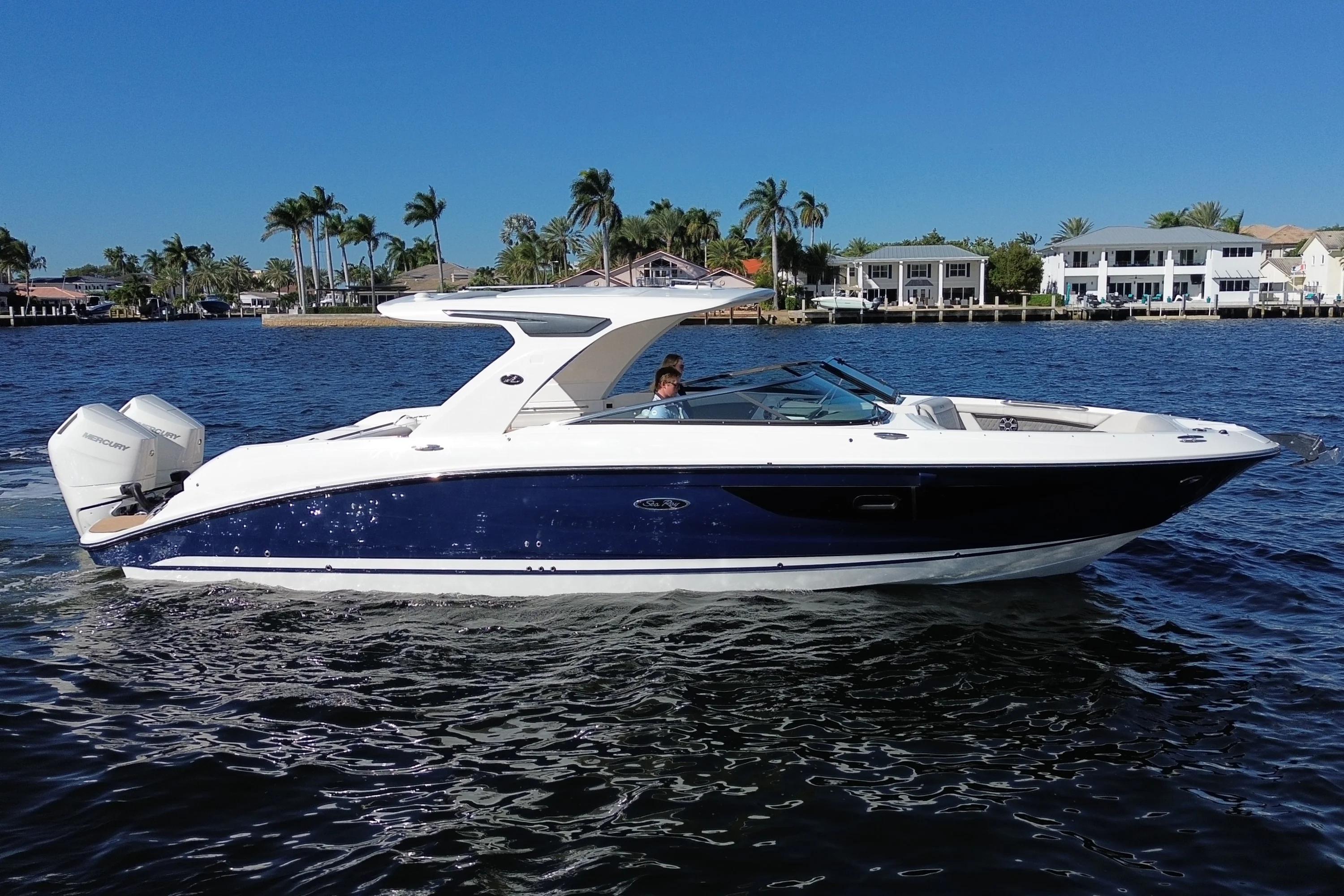 2026 Sea Ray SLX 350 Outboard Image Thumbnail #1