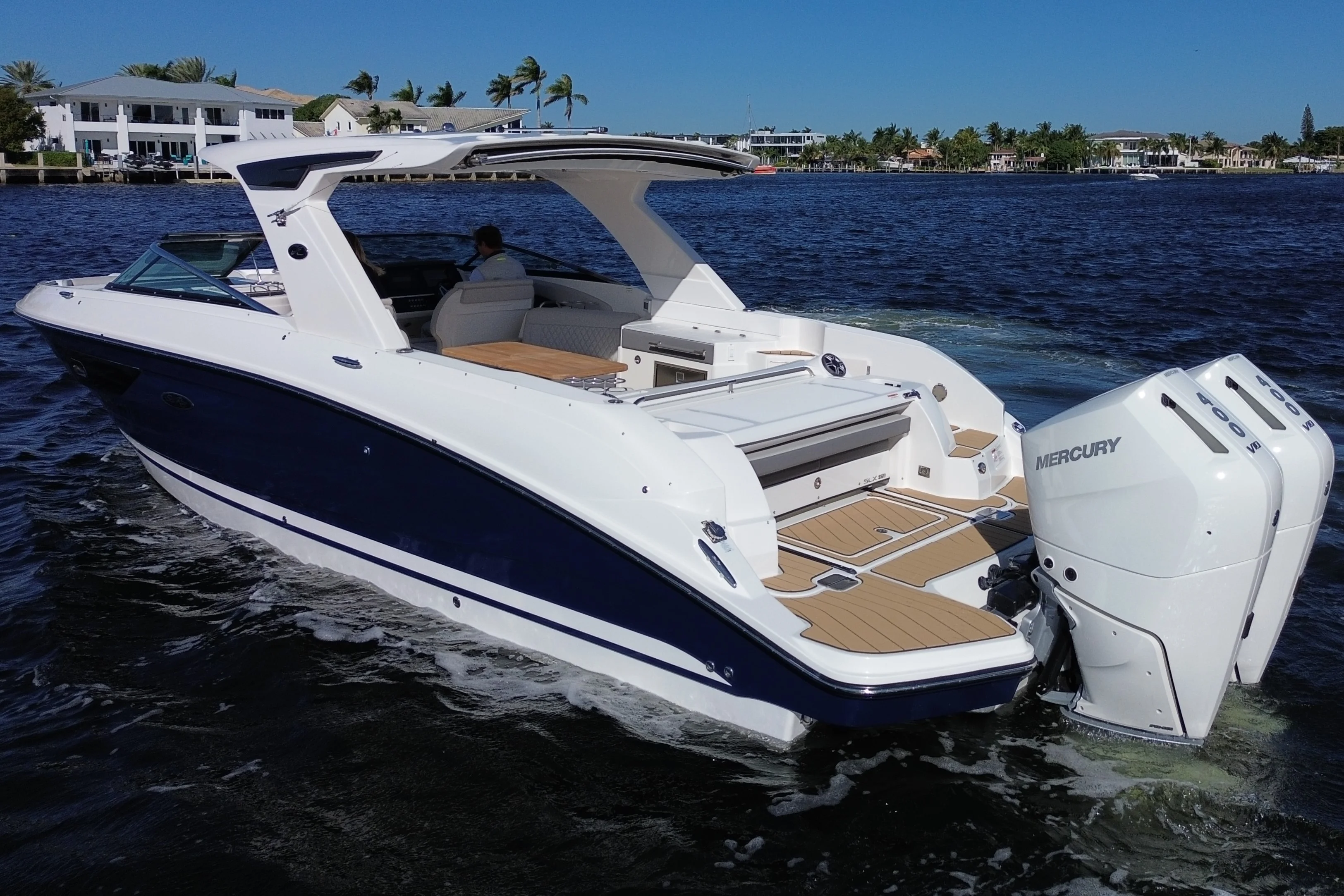 2026 Sea Ray SLX 350 Outboard Image Thumbnail #10