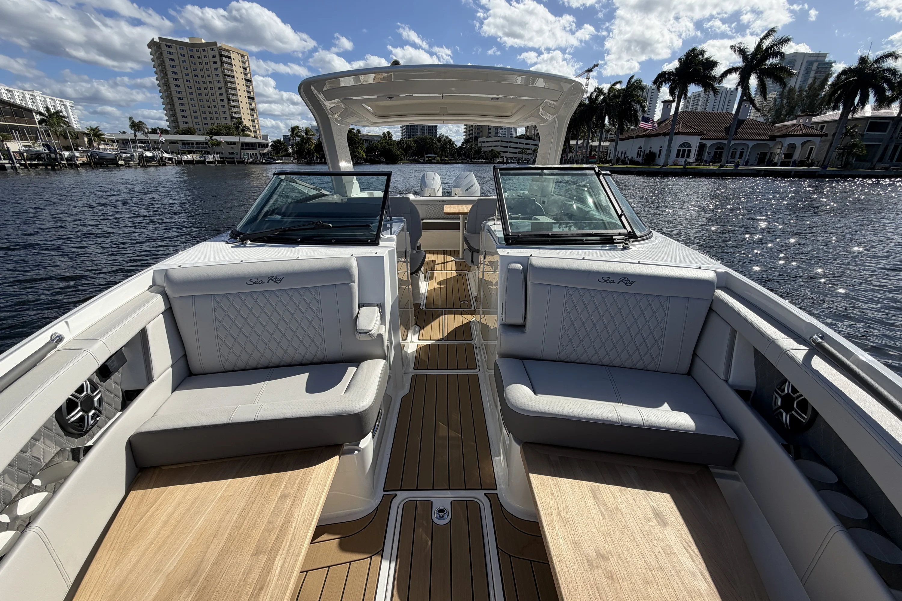 2026 Sea Ray SLX 350 Outboard Image Thumbnail #30