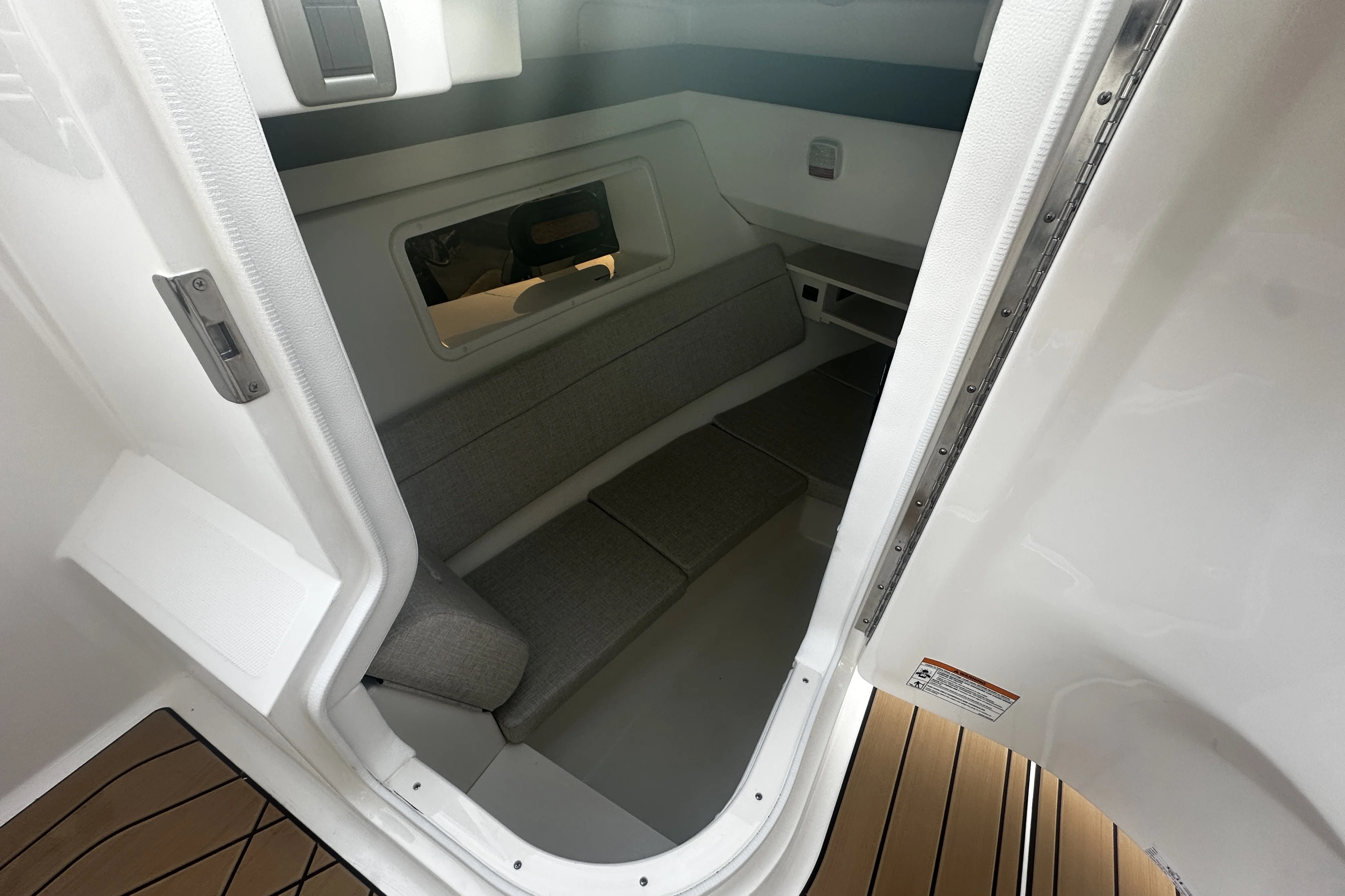 2026 Sea Ray SLX 350 Outboard Image Thumbnail #9