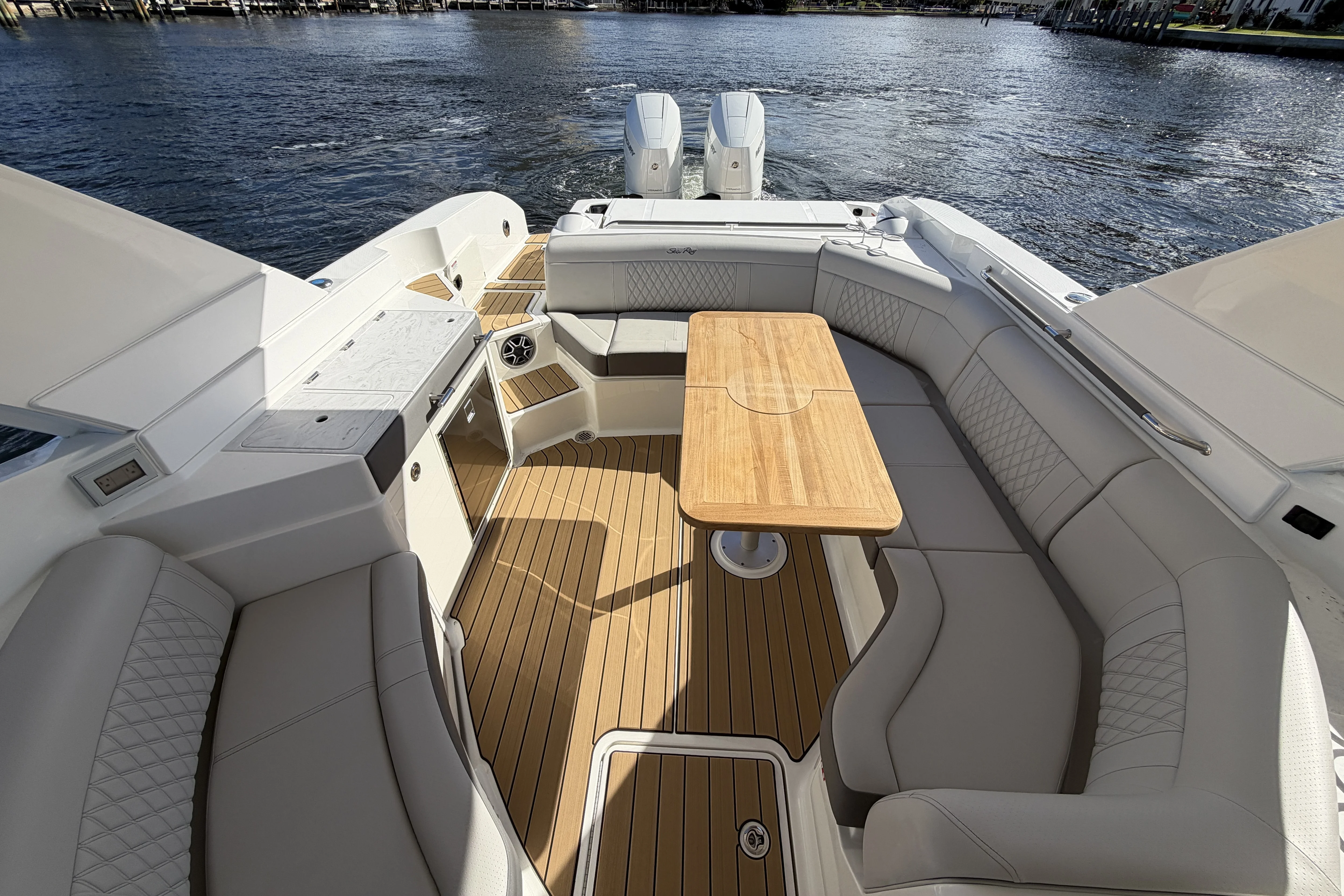 2026 Sea Ray SLX 350 Outboard Image Thumbnail #18