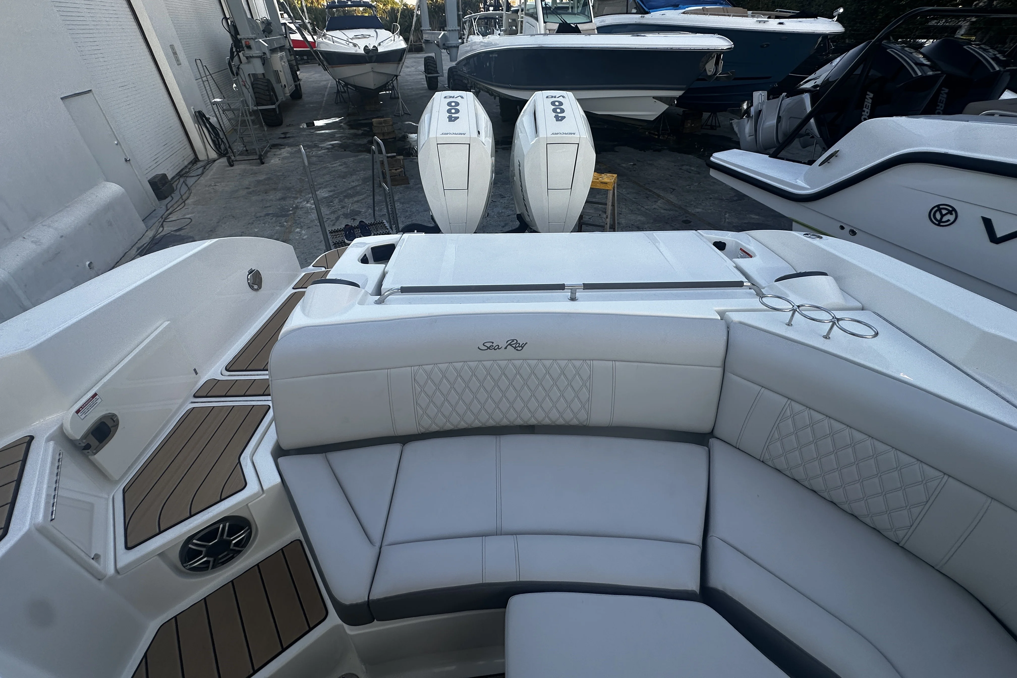 2026 Sea Ray SLX 350 Outboard Image Thumbnail #14