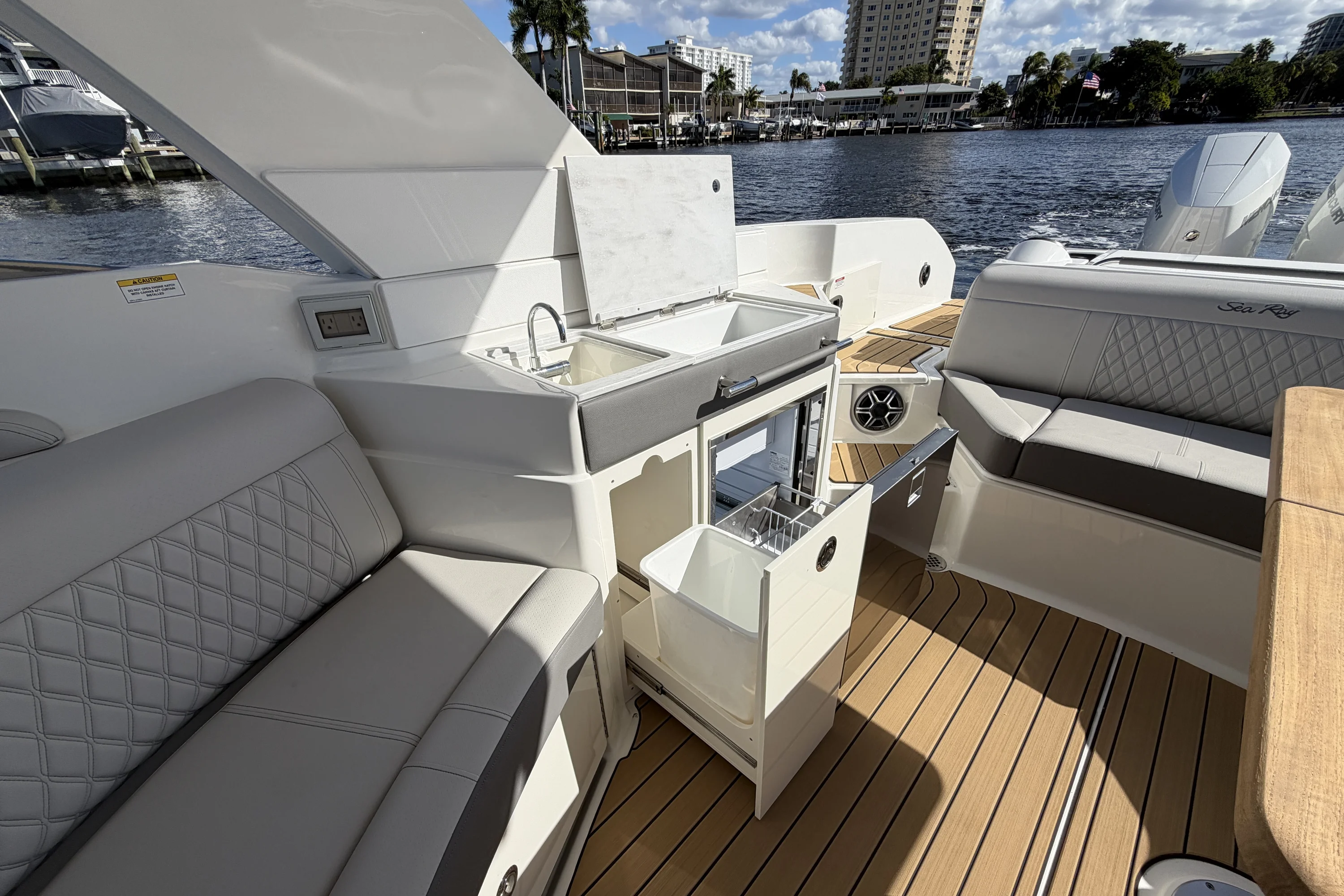 2026 Sea Ray SLX 350 Outboard Image Thumbnail #22