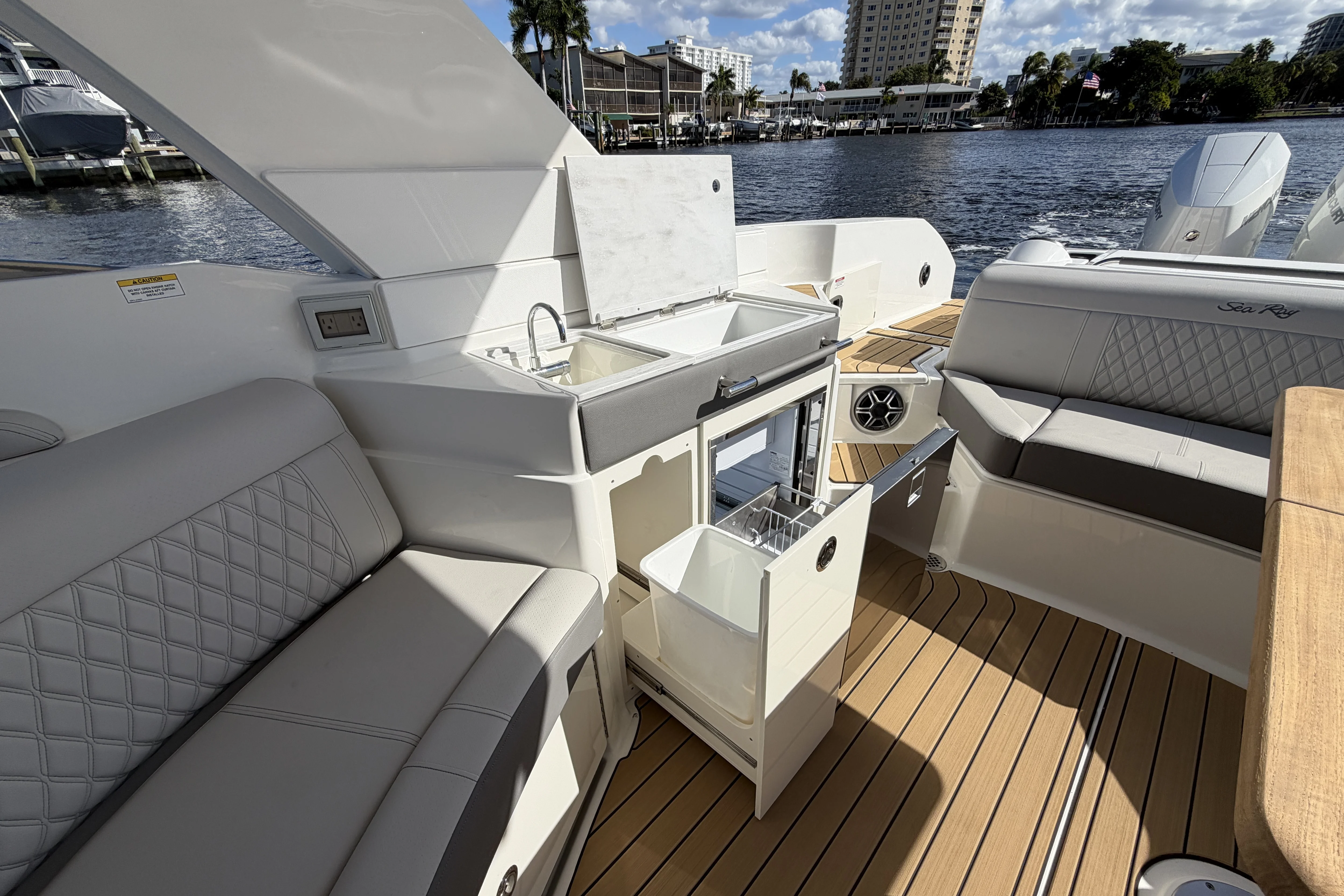 2026 Sea Ray SLX 350 Outboard Image Thumbnail #22