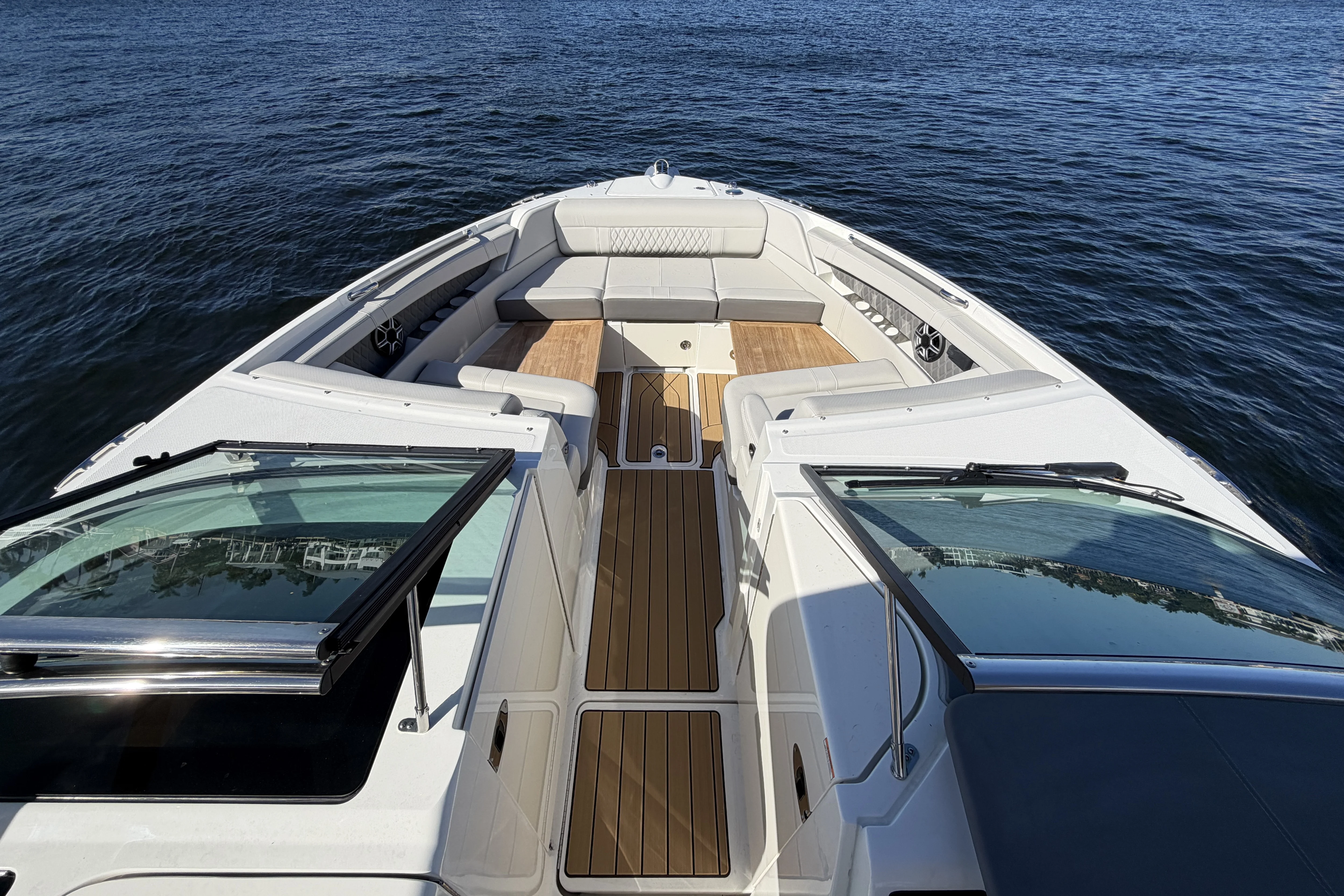 2026 Sea Ray SLX 350 Outboard Image Thumbnail #27