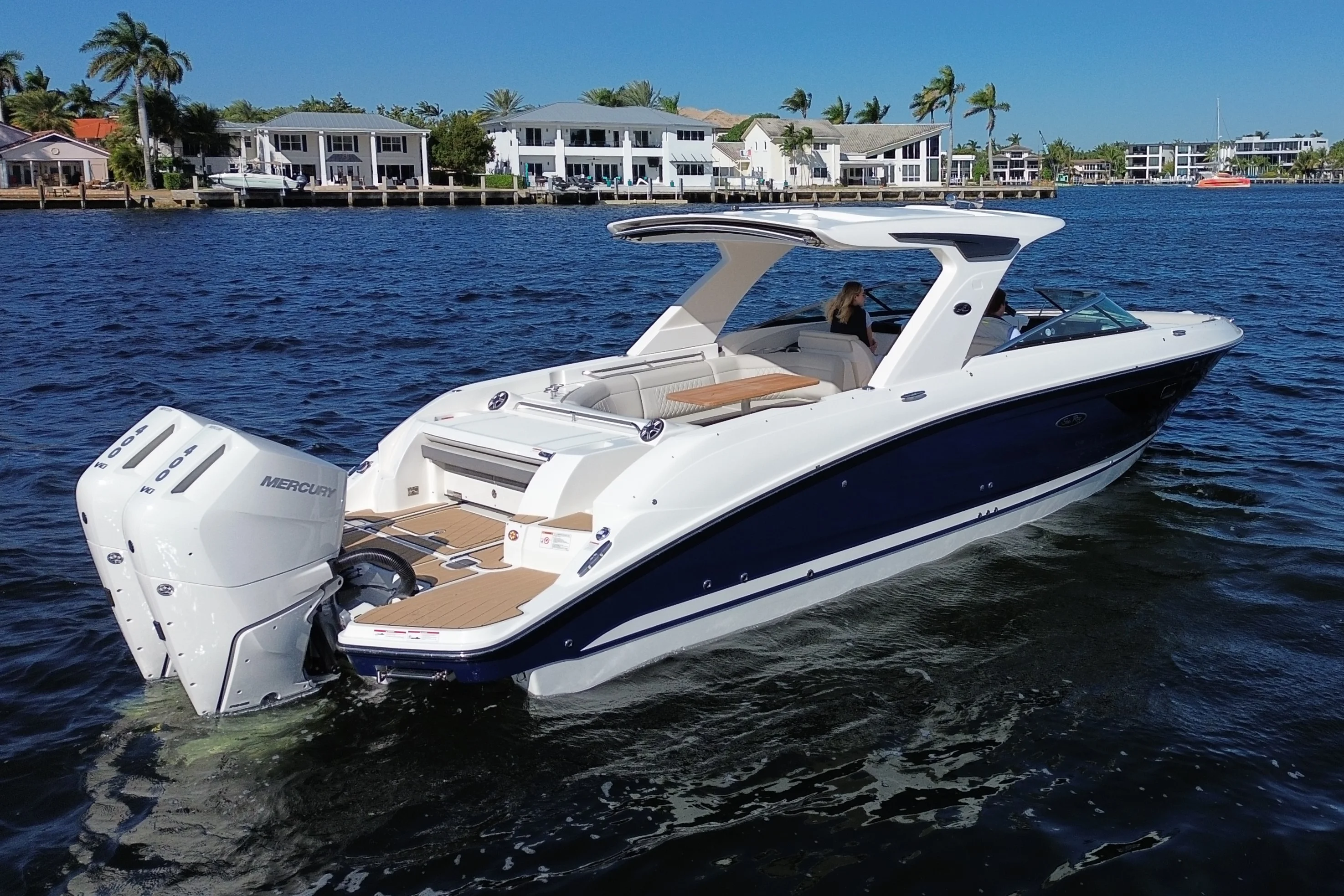 2026 Sea Ray SLX 350 Outboard Image Thumbnail #3