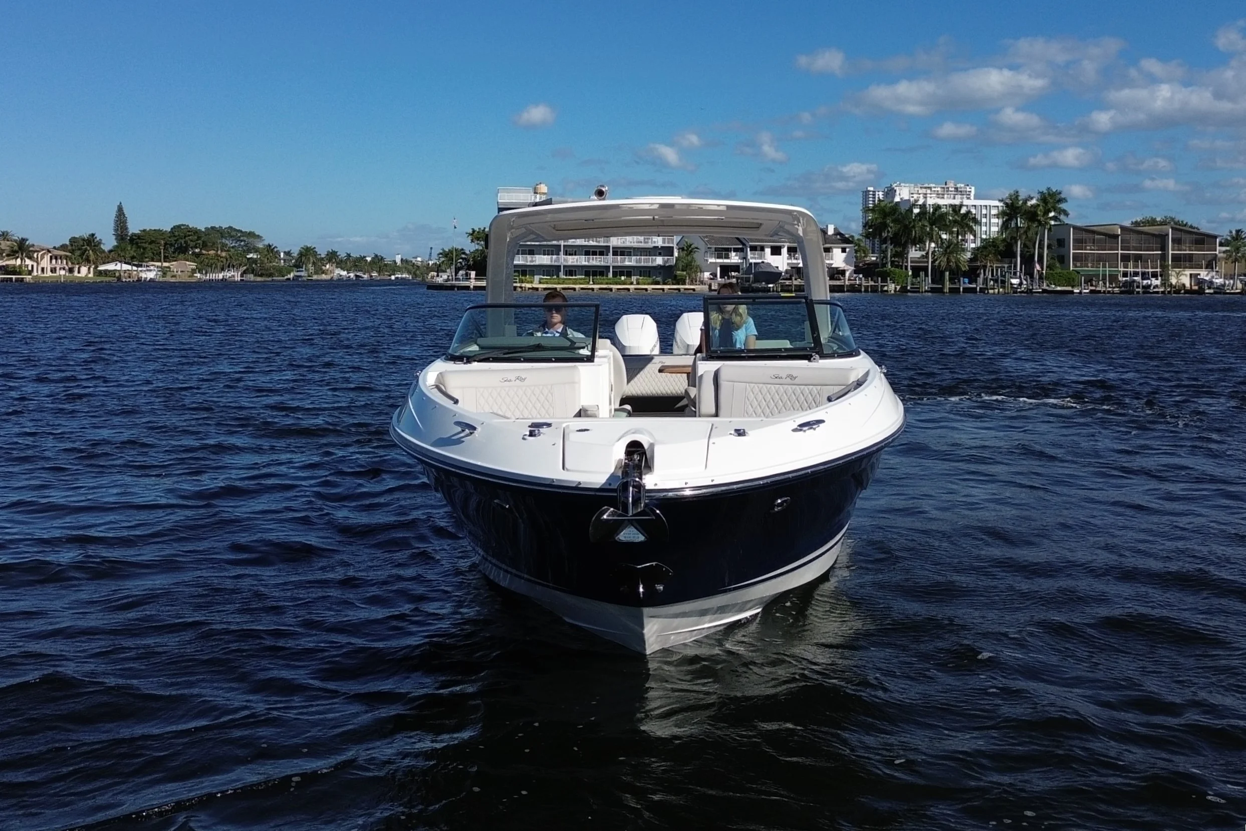 2026 Sea Ray SLX 350 Outboard Image Thumbnail #4