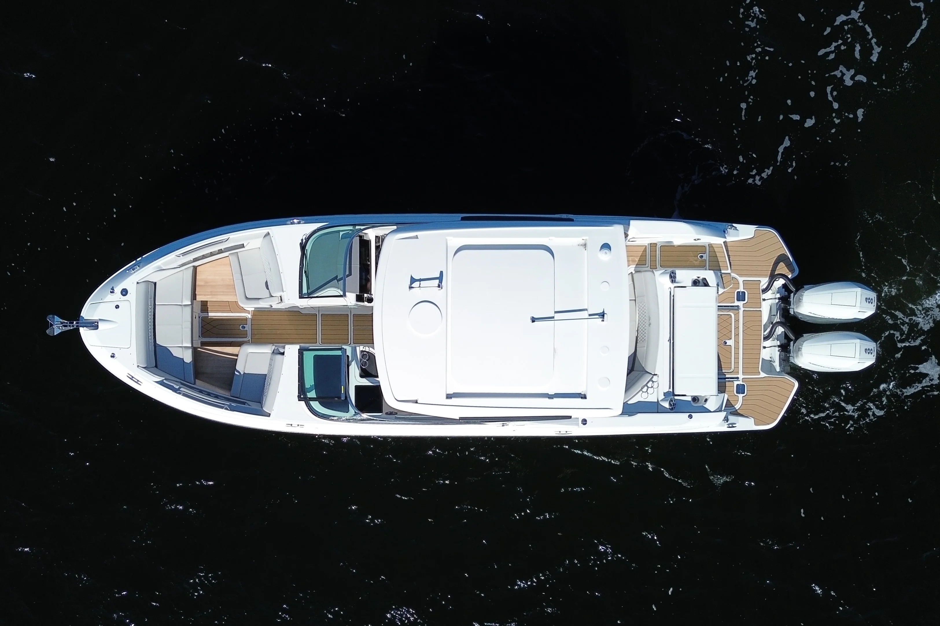 2026 Sea Ray SLX 350 Outboard Image Thumbnail #5