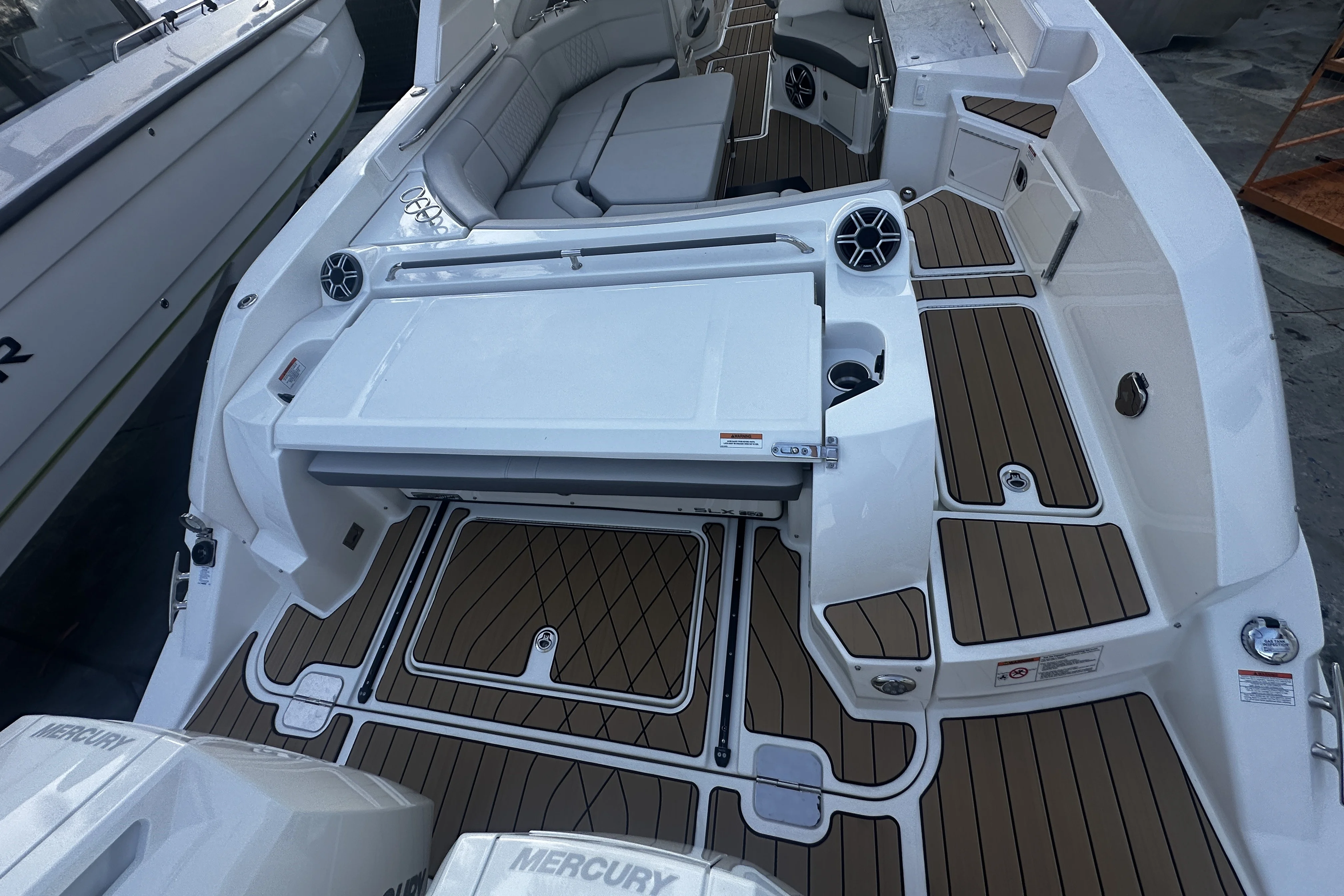 2026 Sea Ray SLX 350 Outboard Image Thumbnail #5