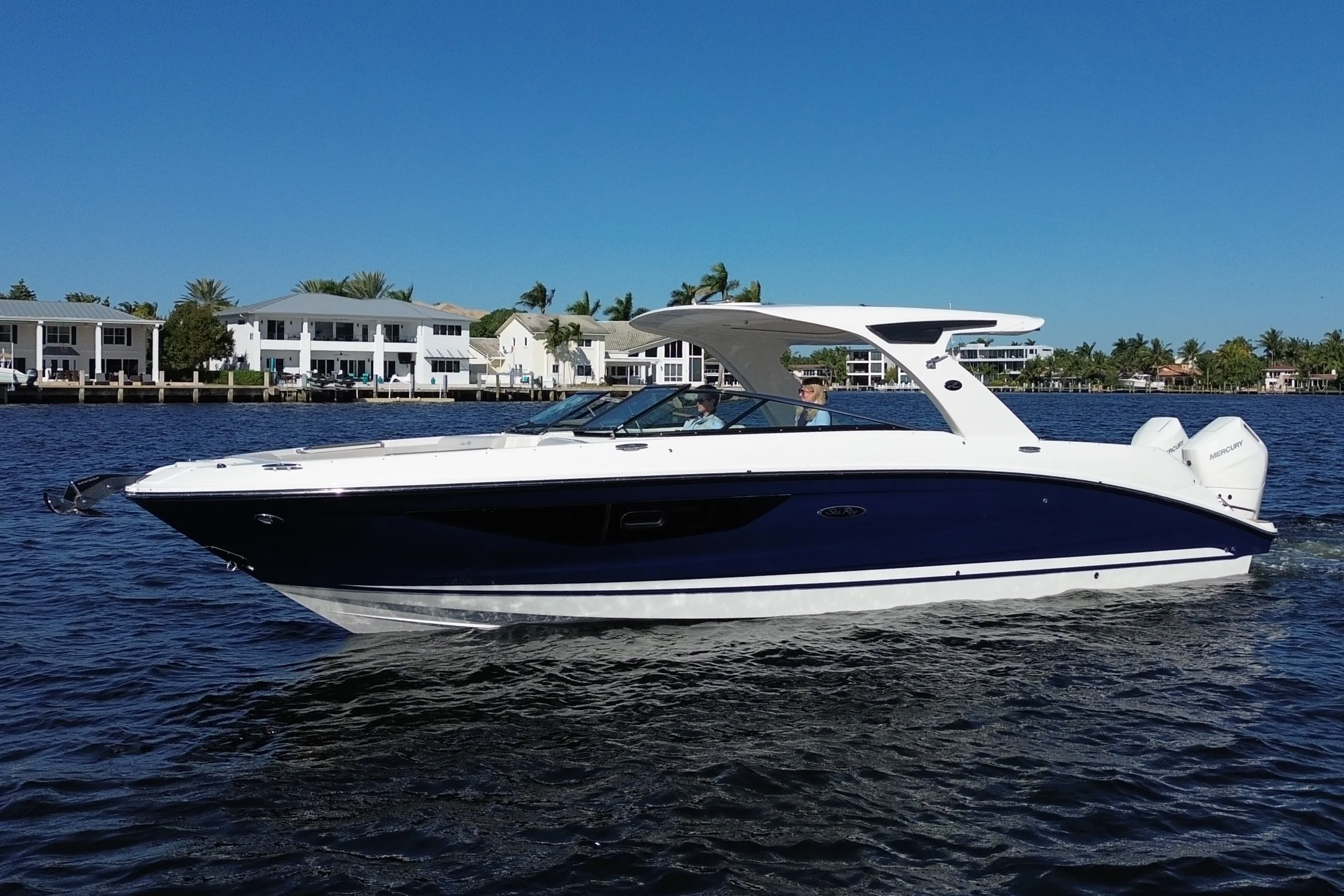 2026 Sea Ray SLX 350 Outboard Image Thumbnail #7