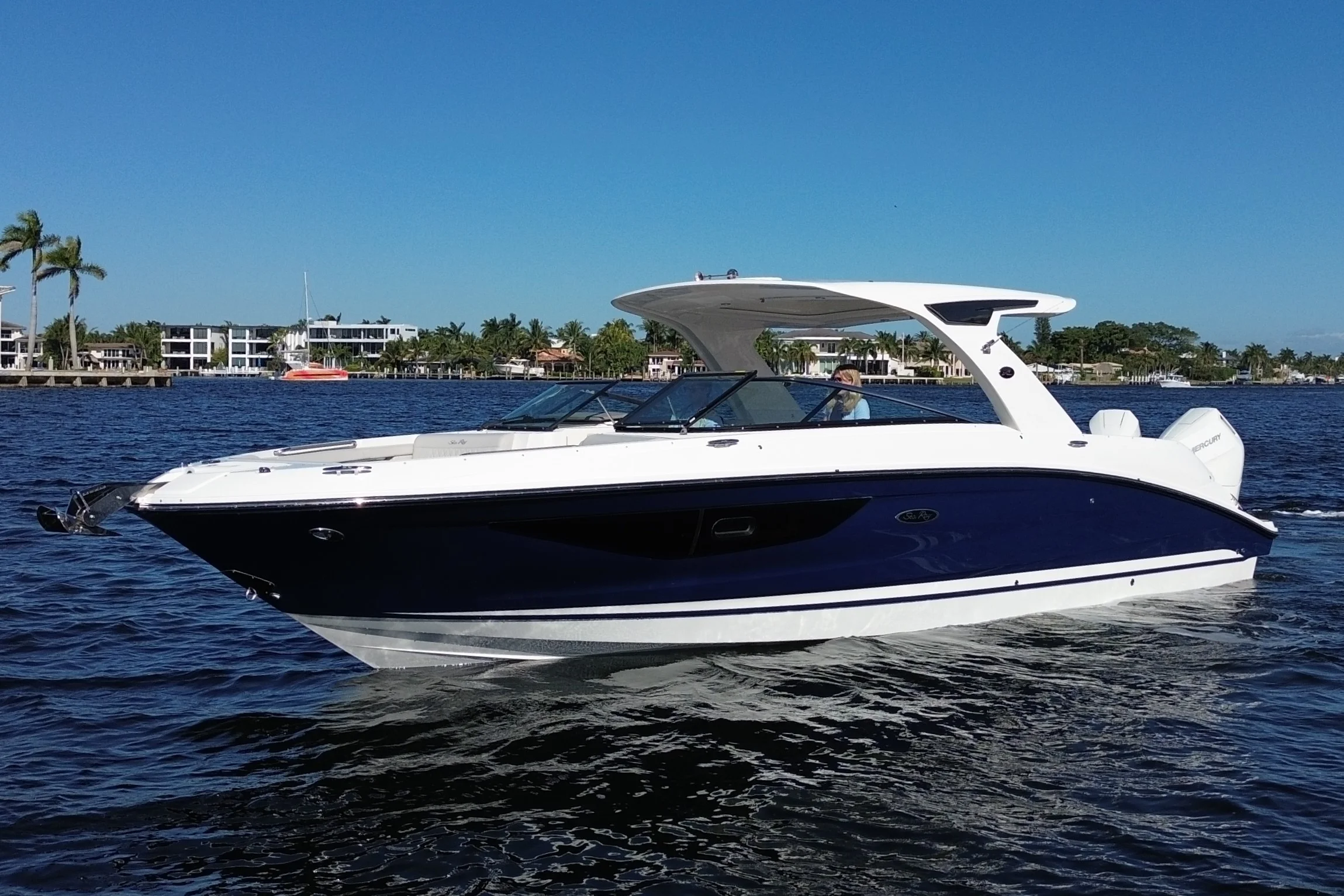 2026 Sea Ray SLX 350 Outboard Image Thumbnail #6