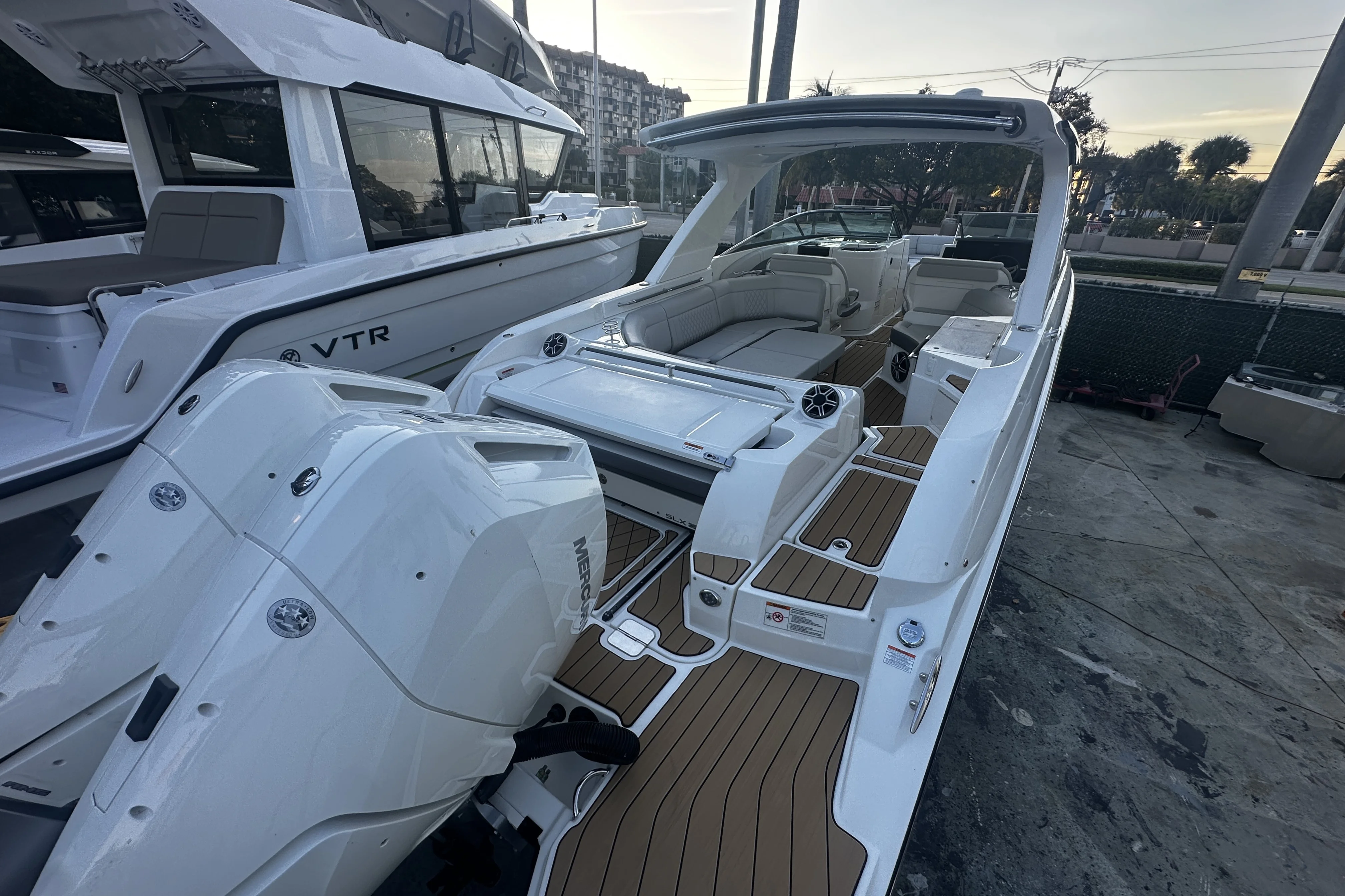 2026 Sea Ray SLX 350 Outboard Image Thumbnail #3