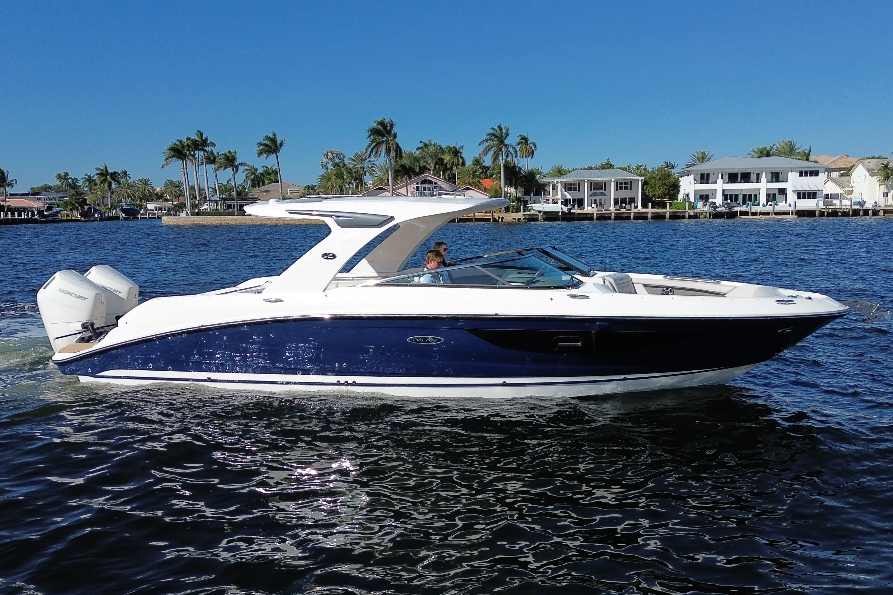 2026 Sea Ray SLX 350 Outboard Image Thumbnail #2